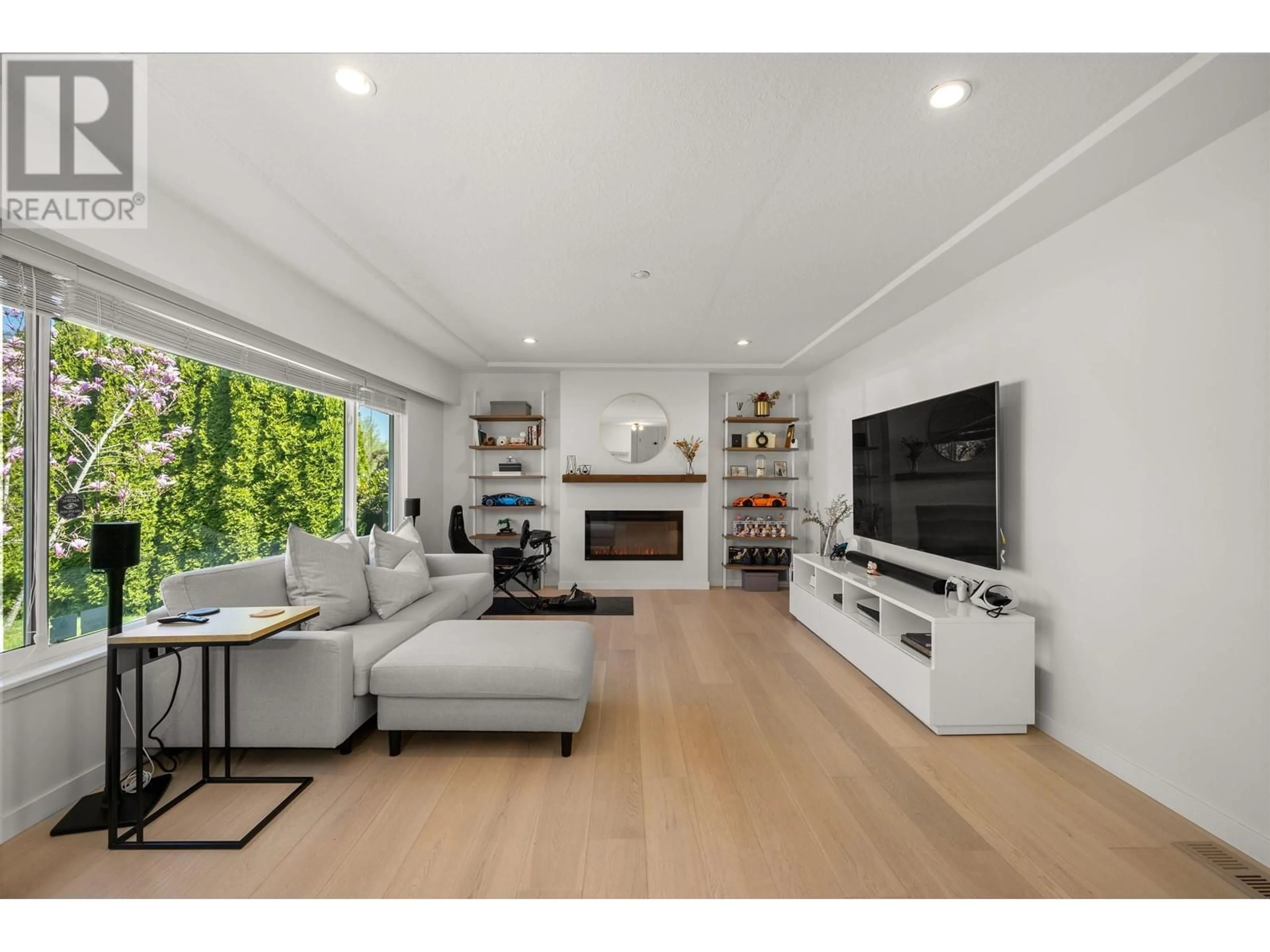 Living room with furniture, unknown for 2566 MCBAIN AVENUE, Vancouver British Columbia V6L2C6