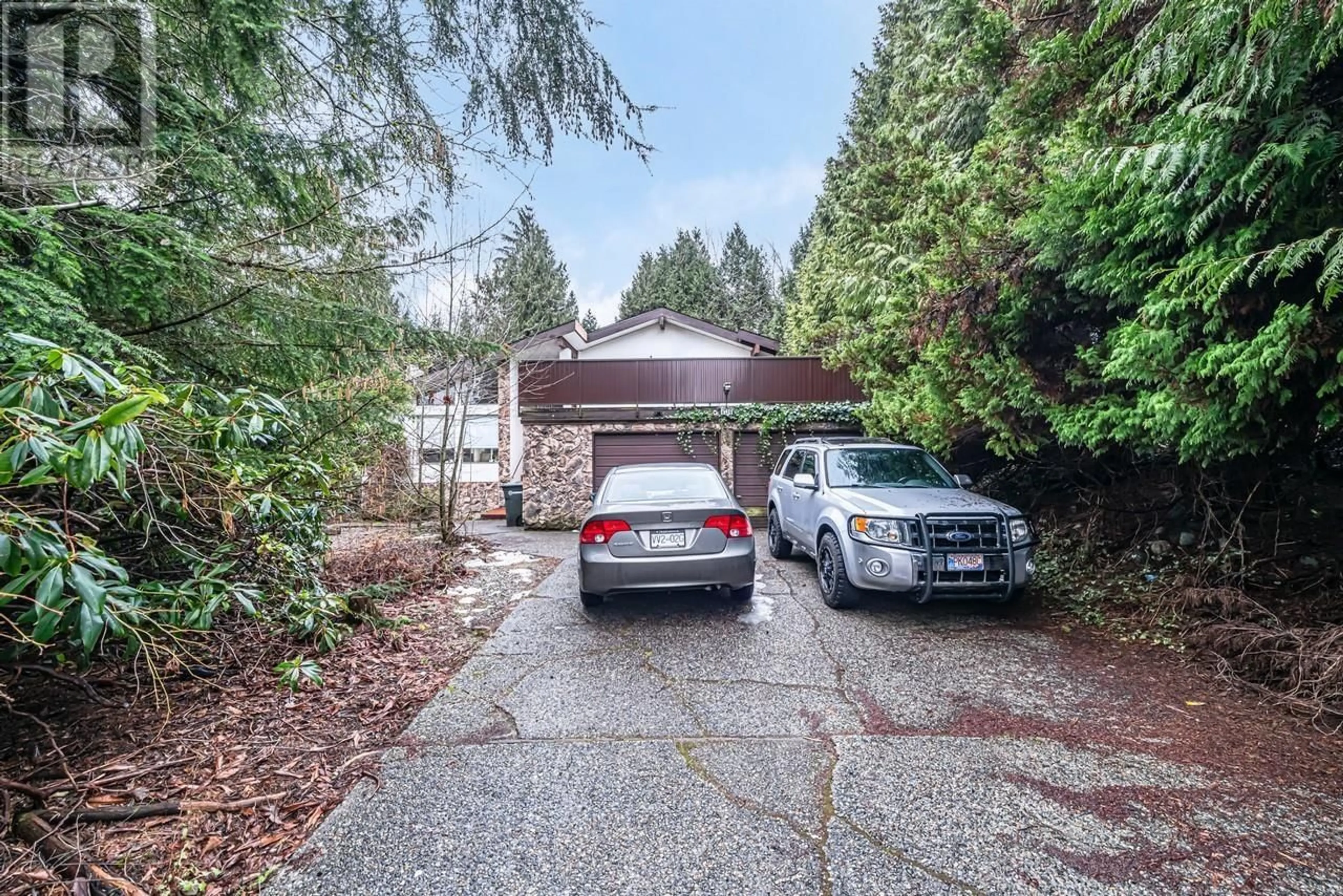 A pic from outside/outdoor area/front of a property/back of a property/a pic from drone, street for 4736 CURR PLACE, Burnaby British Columbia V5G3X9