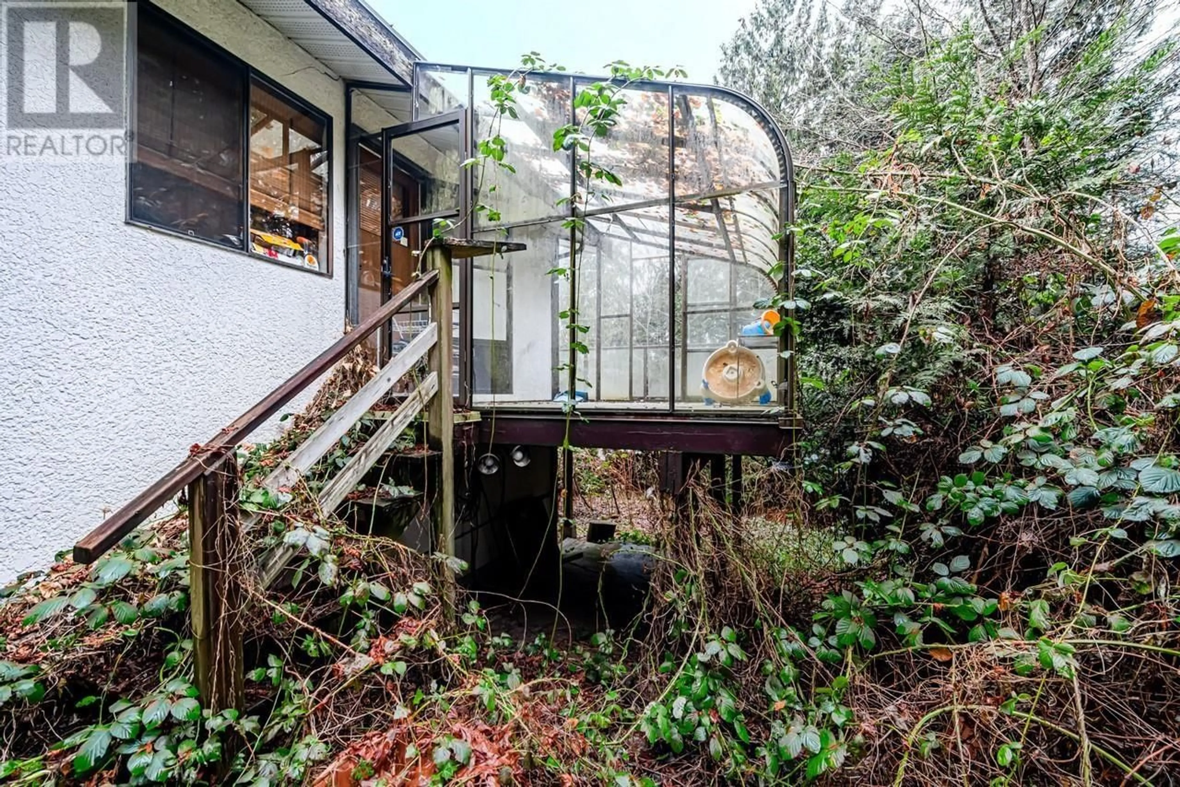 Patio, unknown for 4736 CURR PLACE, Burnaby British Columbia V5G3X9