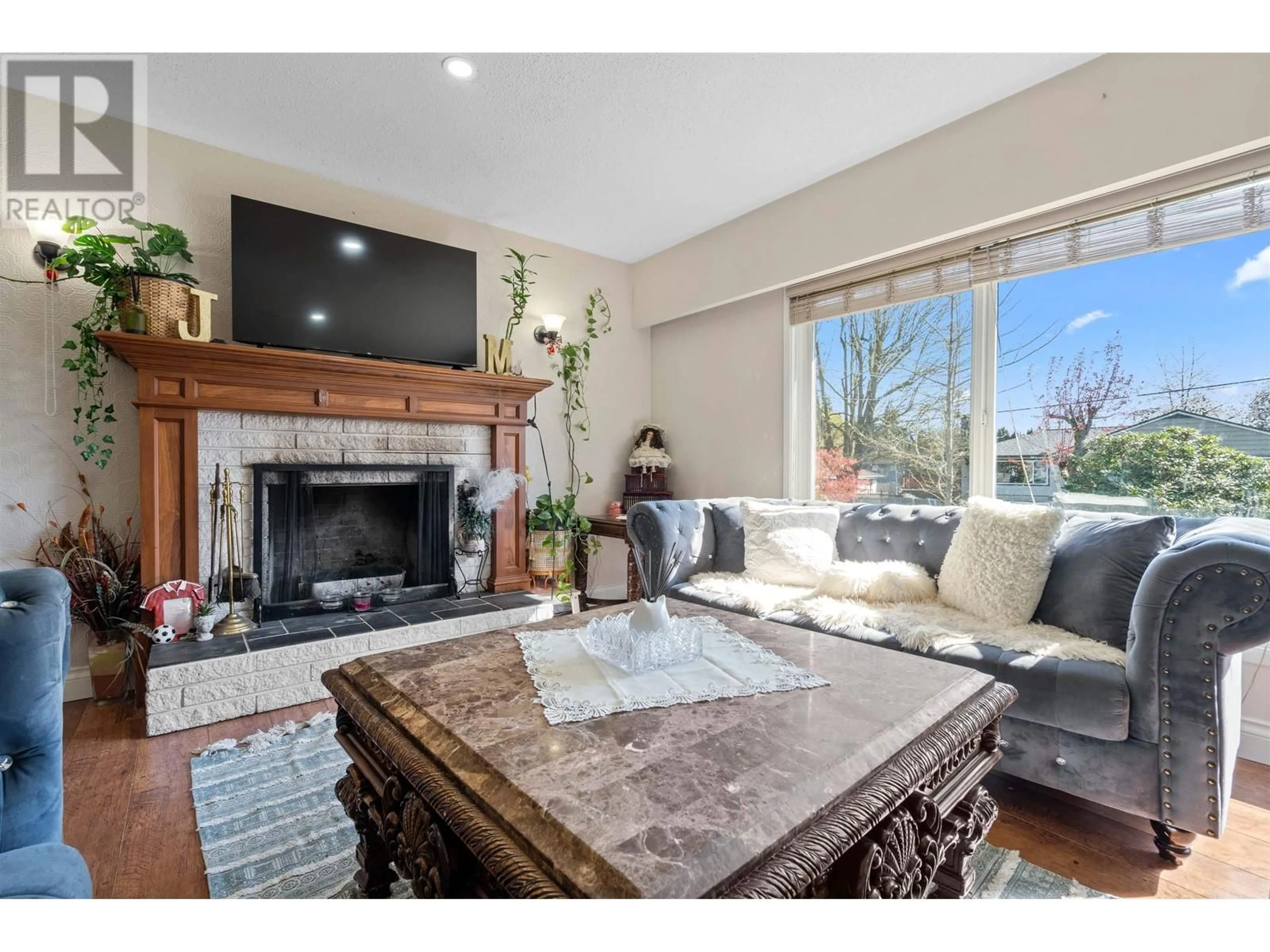 Living room with furniture, unknown for 12171 221 STREET, Maple Ridge British Columbia V2X5T2