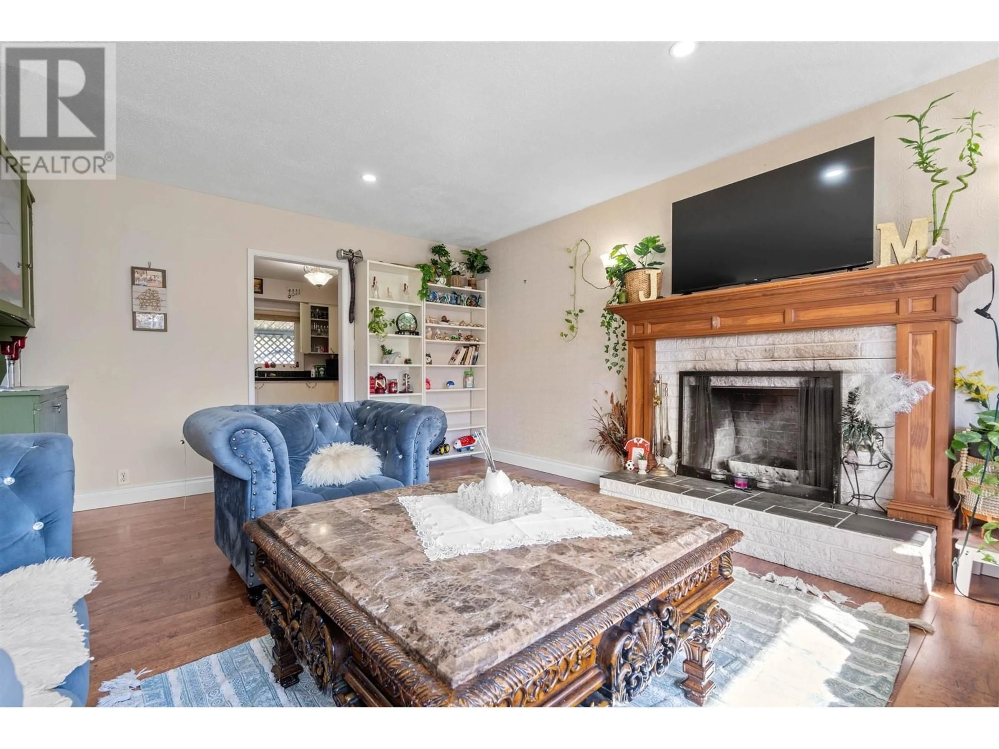 Living room with furniture, unknown for 12171 221 STREET, Maple Ridge British Columbia V2X5T2
