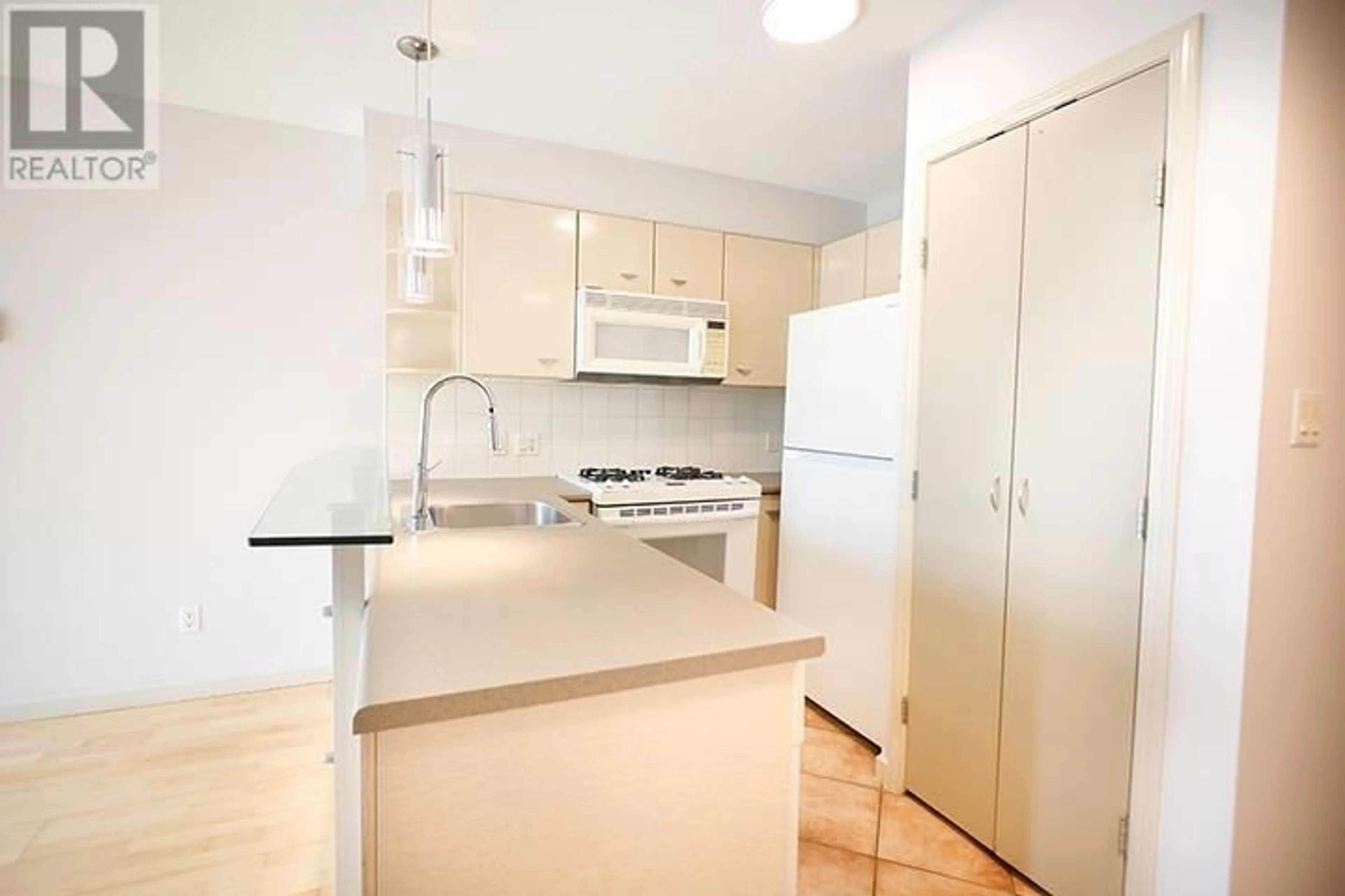 Standard kitchen, unknown for 1601 - 501 PACIFIC STREET, Vancouver British Columbia V6Z2X6