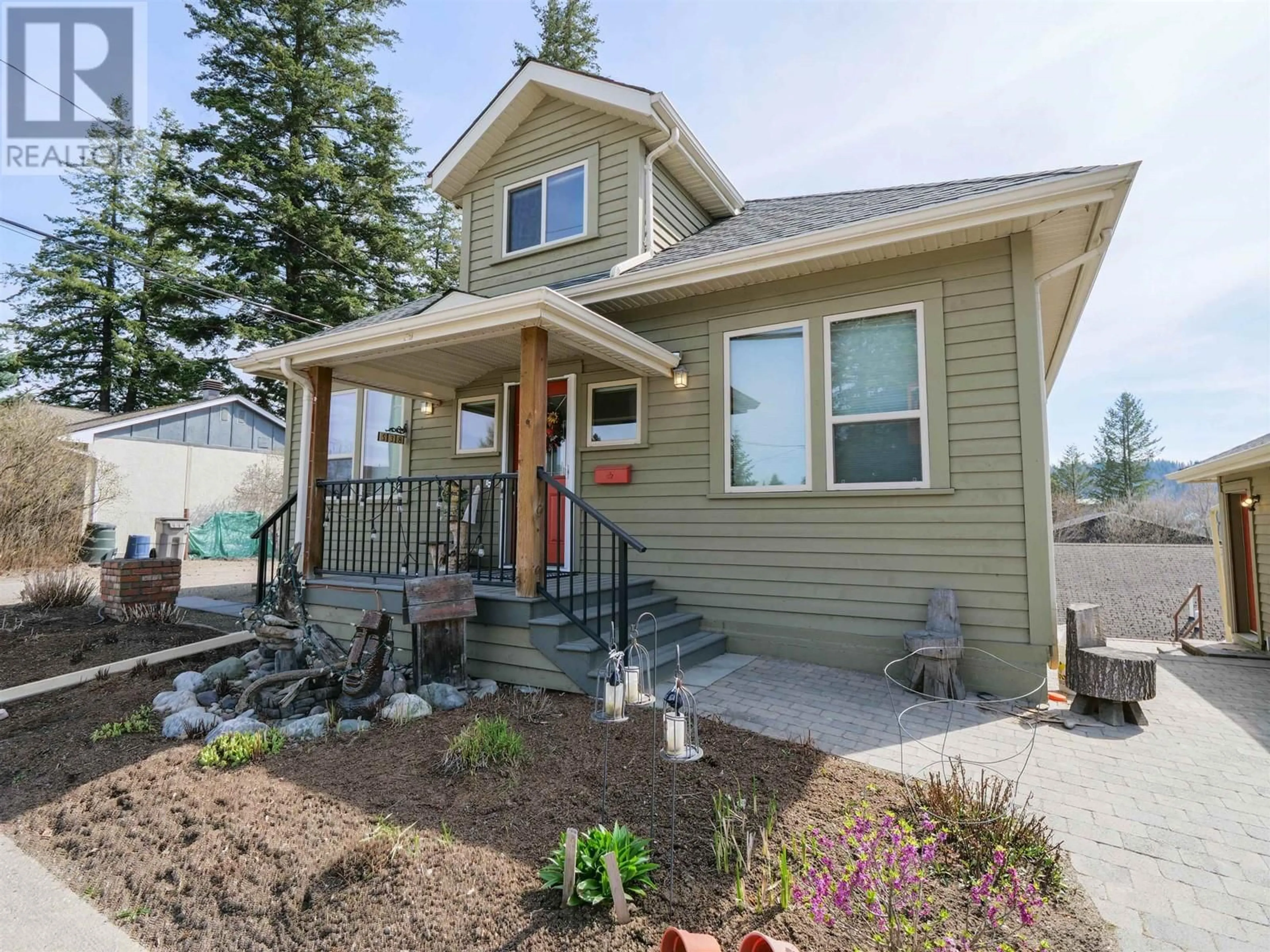 Home with vinyl exterior material, street for 538 ST LAURENT AVENUE, Quesnel British Columbia V2J2E2