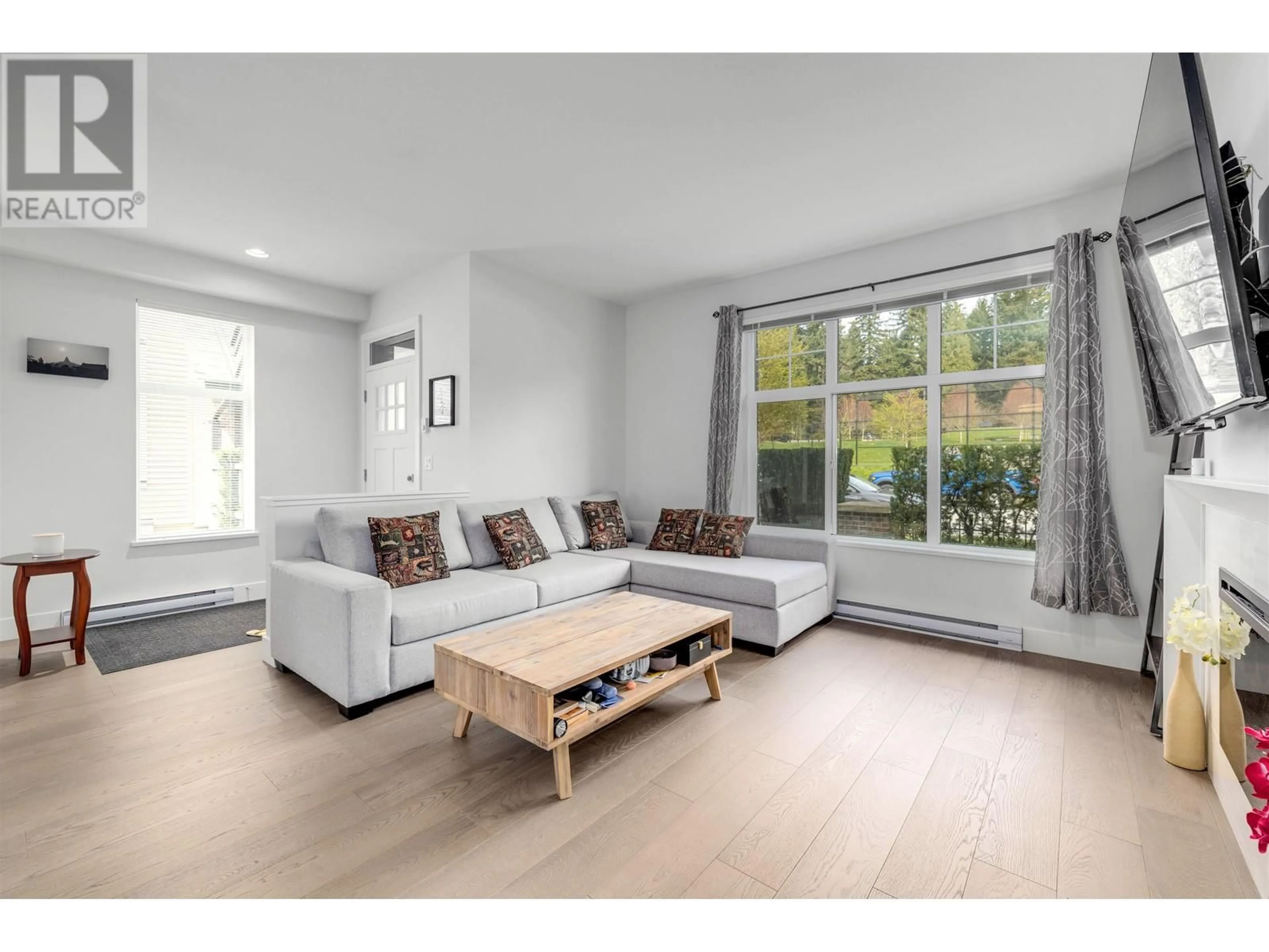Living room with furniture, unknown for 6 - 3306 PRINCETON AVENUE, Coquitlam British Columbia V3E0M9