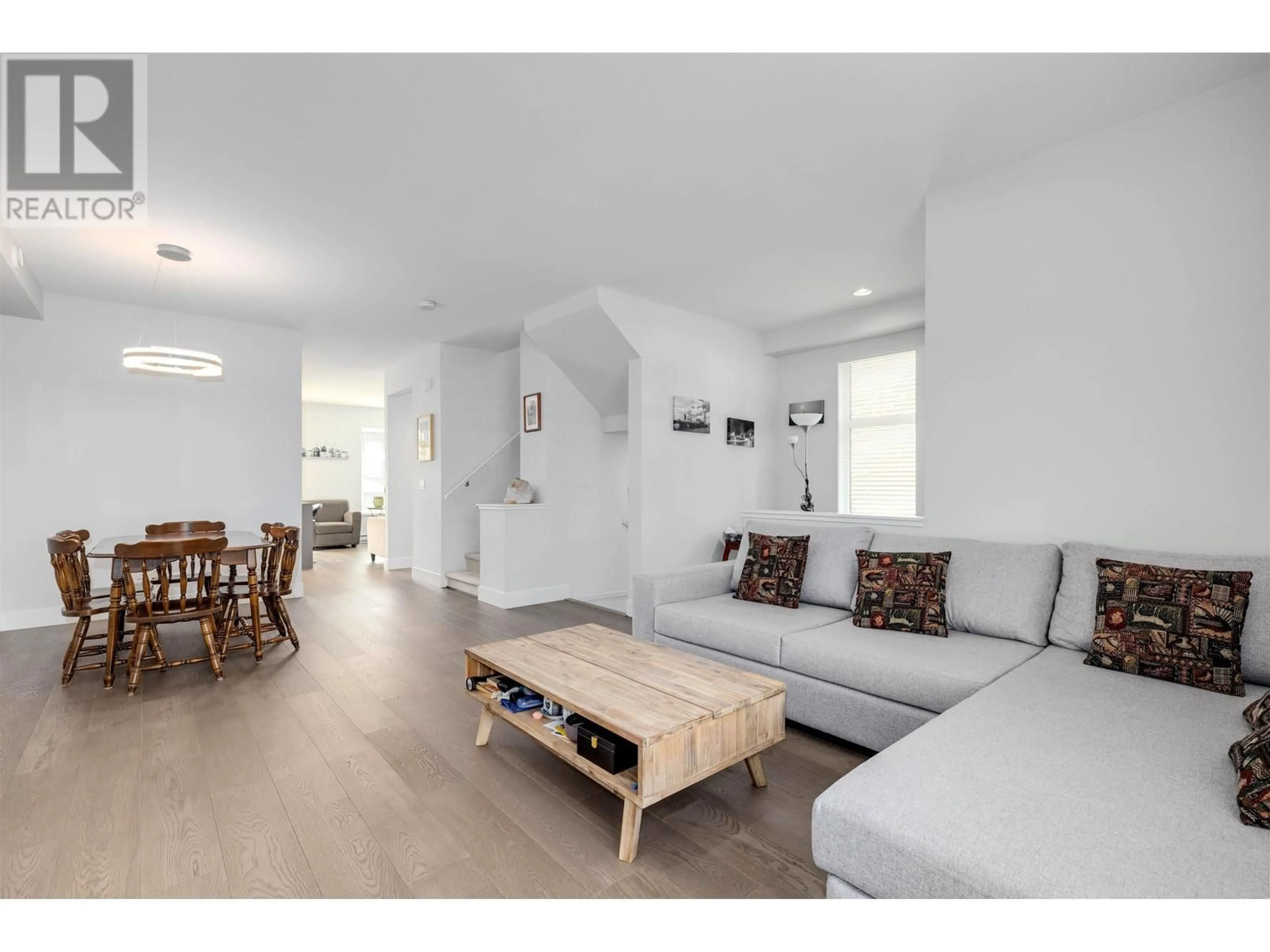 Living room with furniture, unknown for 6 - 3306 PRINCETON AVENUE, Coquitlam British Columbia V3E0M9