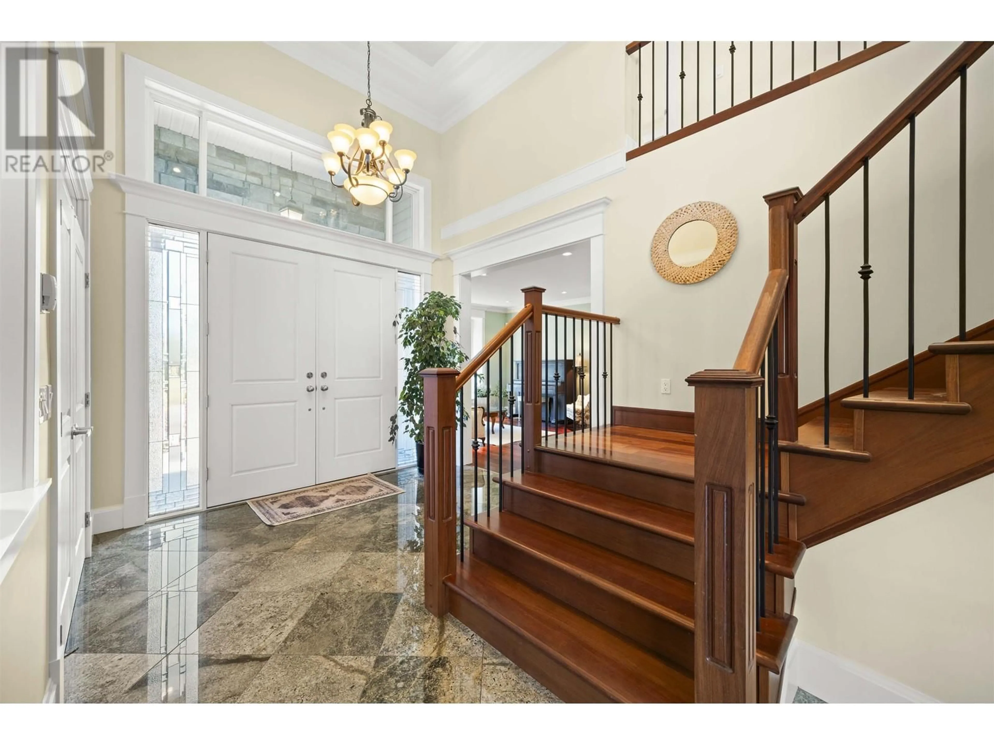 Indoor foyer for 5819 COVE REACH ROAD, Delta British Columbia V4K5G9