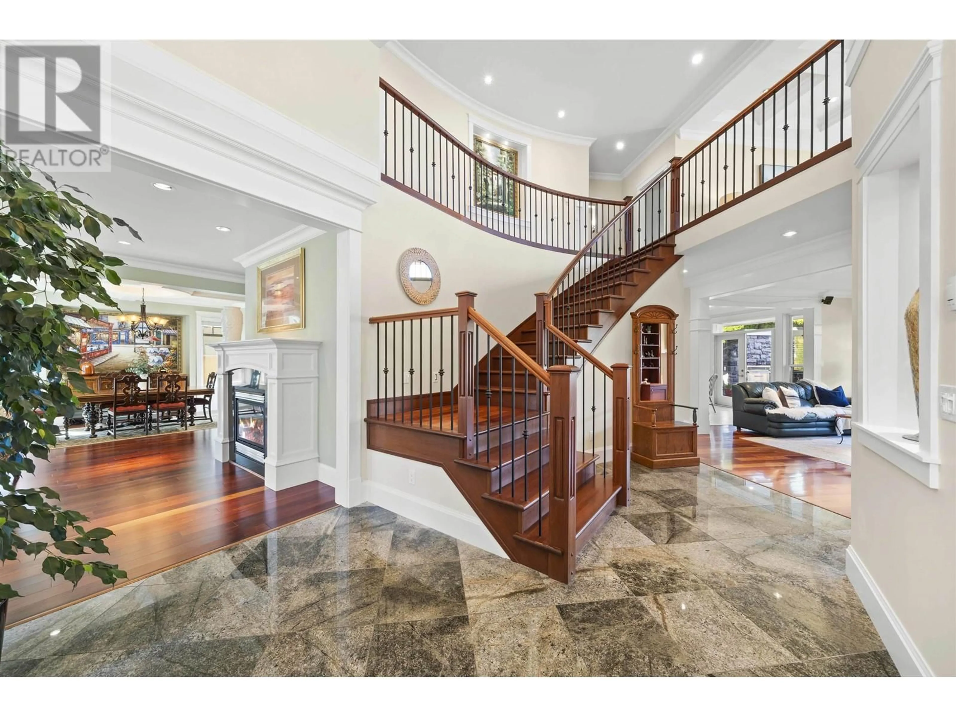 Indoor foyer for 5819 COVE REACH ROAD, Delta British Columbia V4K5G9