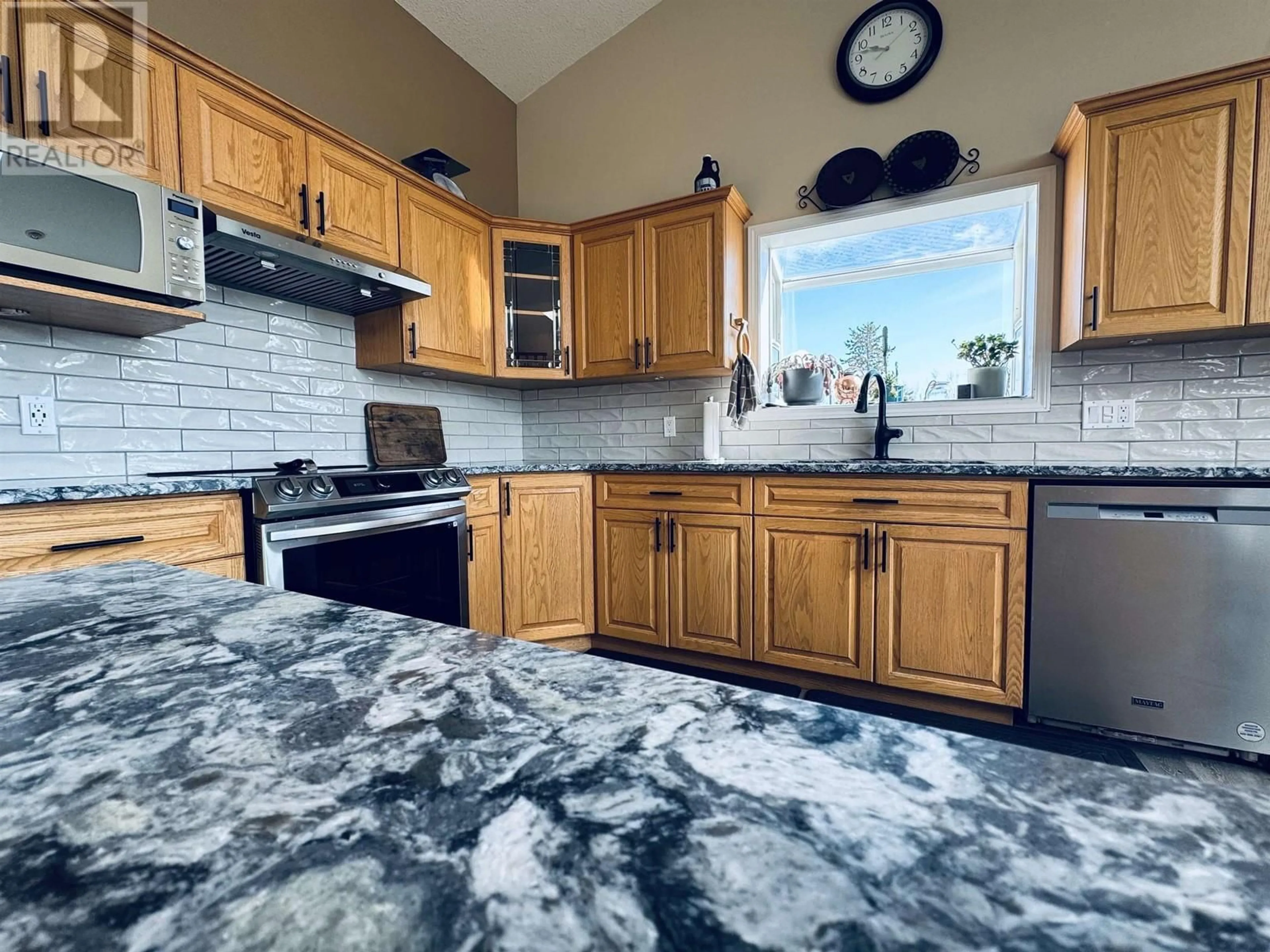 Open concept kitchen, ceramic/tile floor for 977 ISNARDY ROAD, Williams Lake British Columbia V2G4W9
