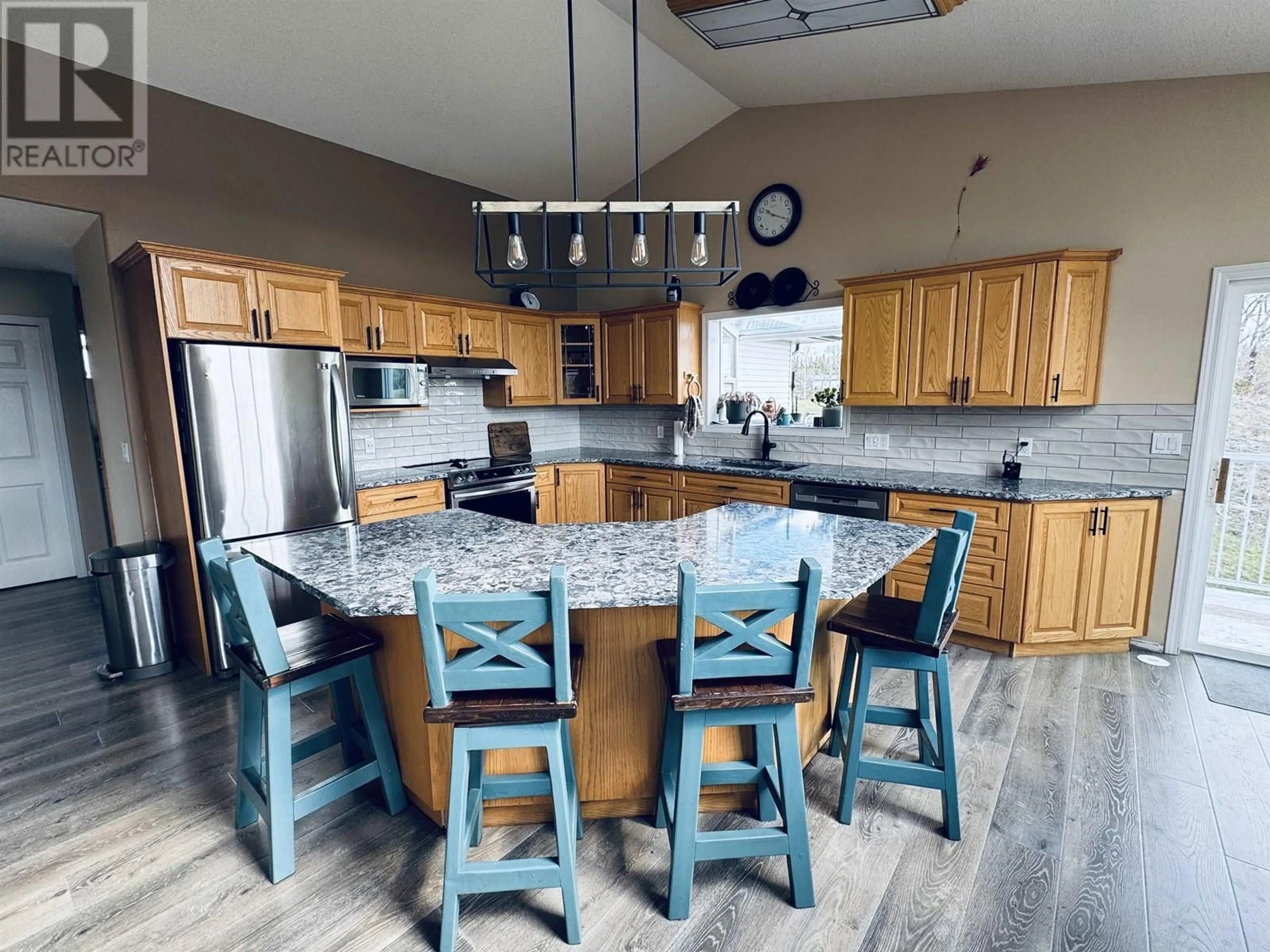Open concept kitchen, unknown for 977 ISNARDY ROAD, Williams Lake British Columbia V2G4W9