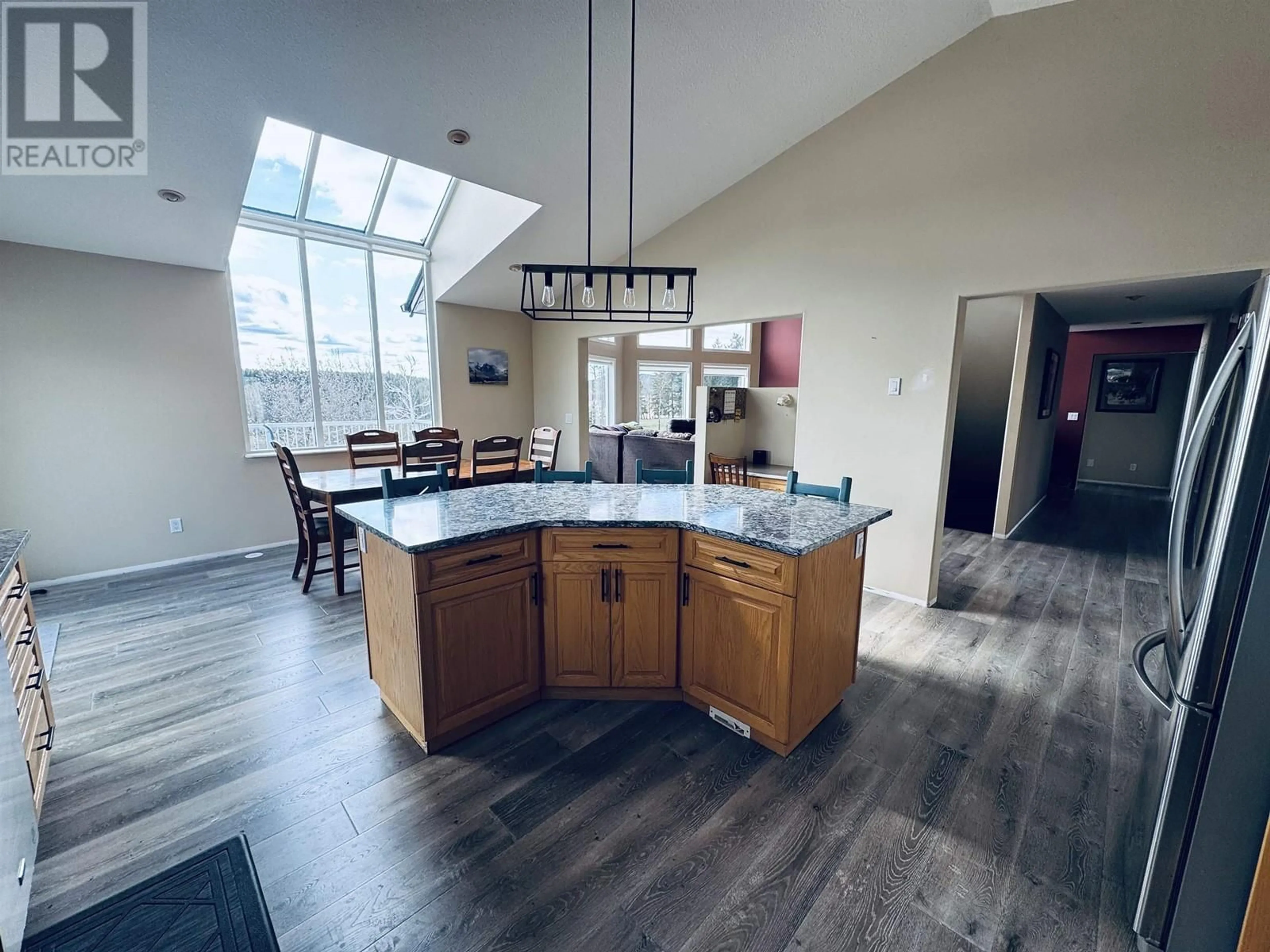 Open concept kitchen, unknown for 977 ISNARDY ROAD, Williams Lake British Columbia V2G4W9