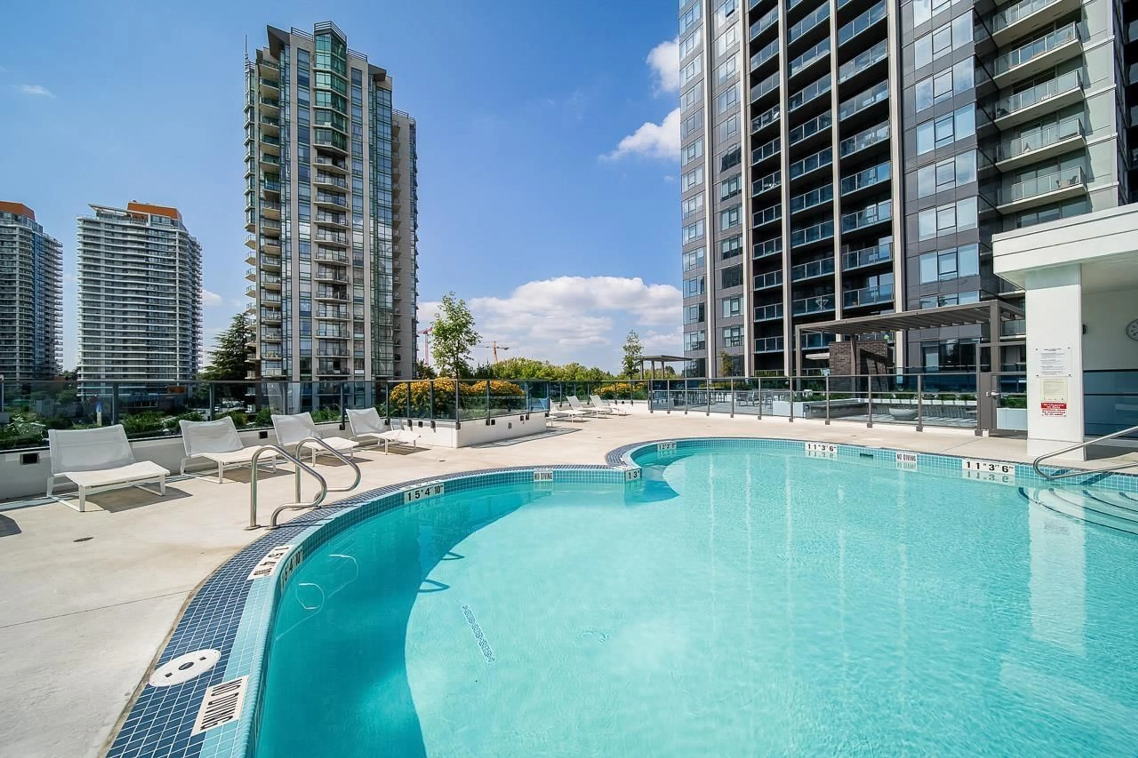 Pool for 1006 - 10448 UNIVERSITY, Surrey British Columbia V3T0S7