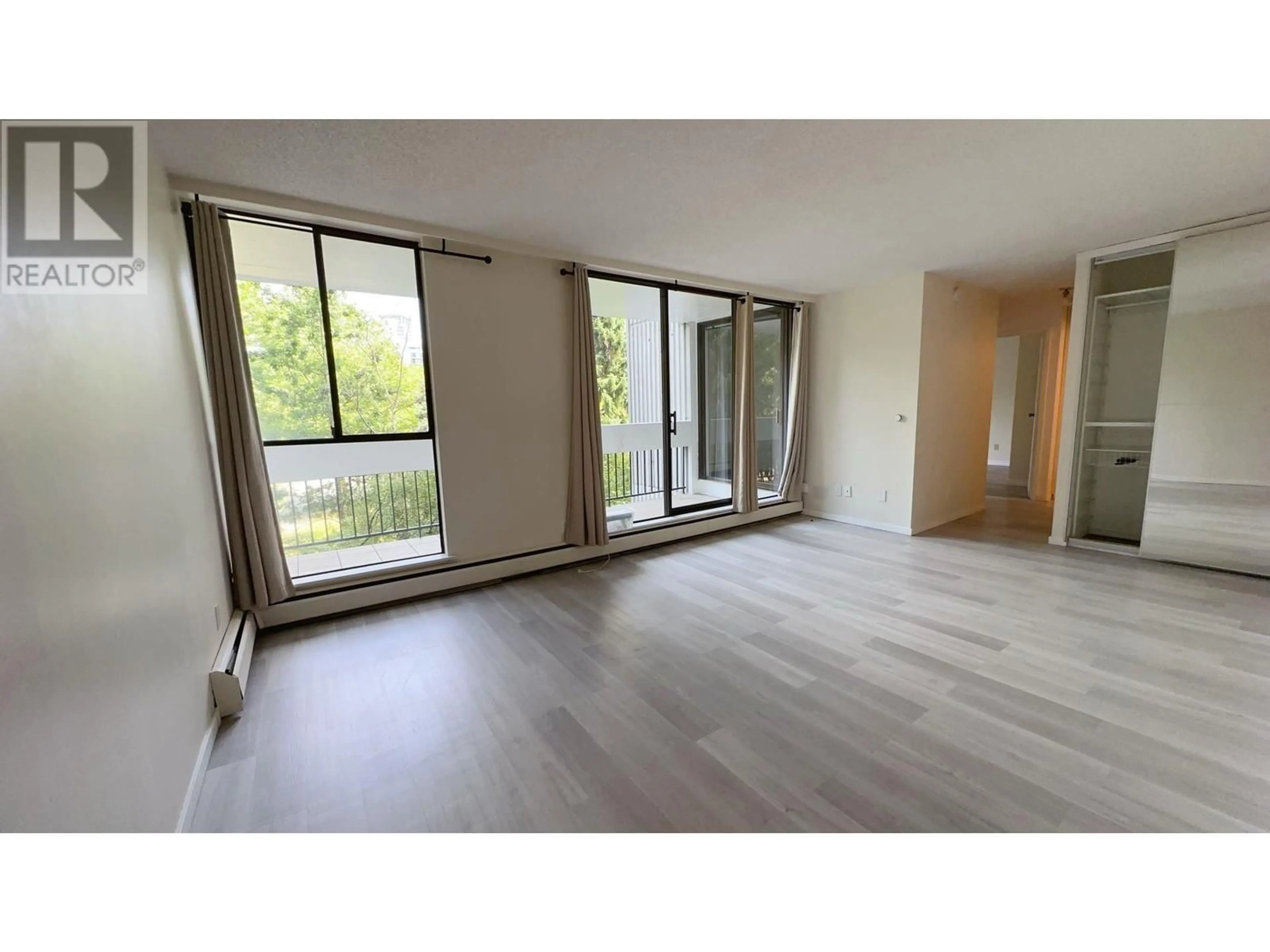 A pic of a room for 402 - 6689 WILLINGDON AVENUE, Burnaby British Columbia V5H3Y8