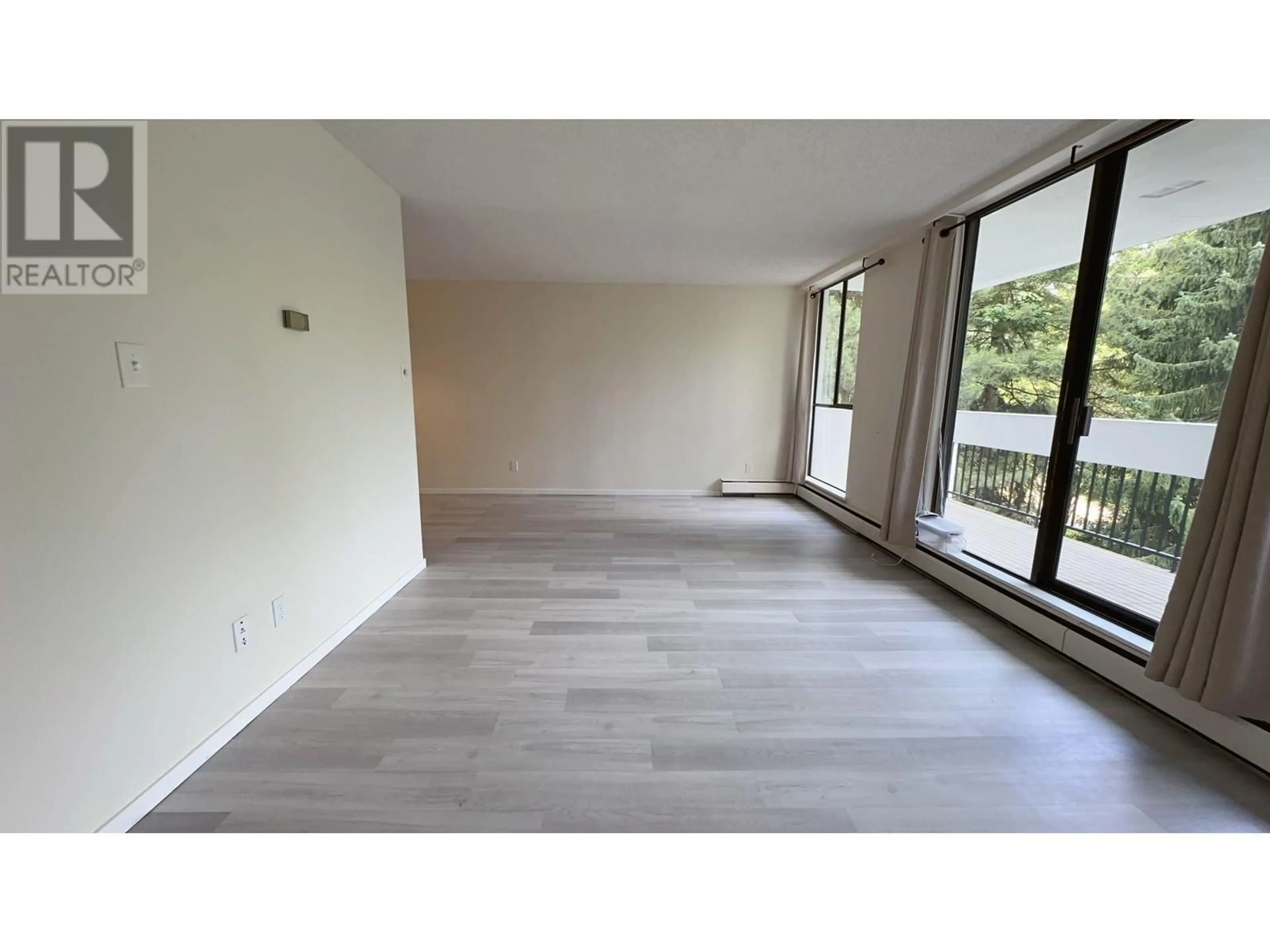 A pic of a room for 402 - 6689 WILLINGDON AVENUE, Burnaby British Columbia V5H3Y8