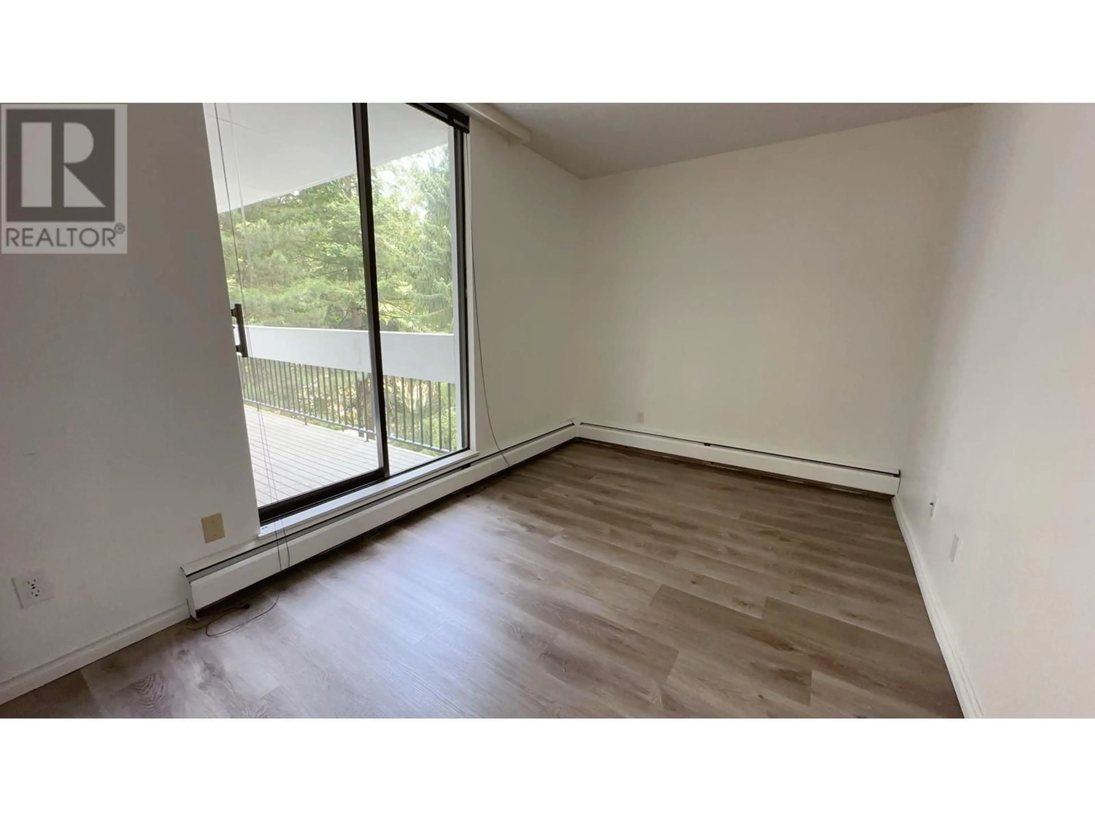 A pic of a room for 402 - 6689 WILLINGDON AVENUE, Burnaby British Columbia V5H3Y8