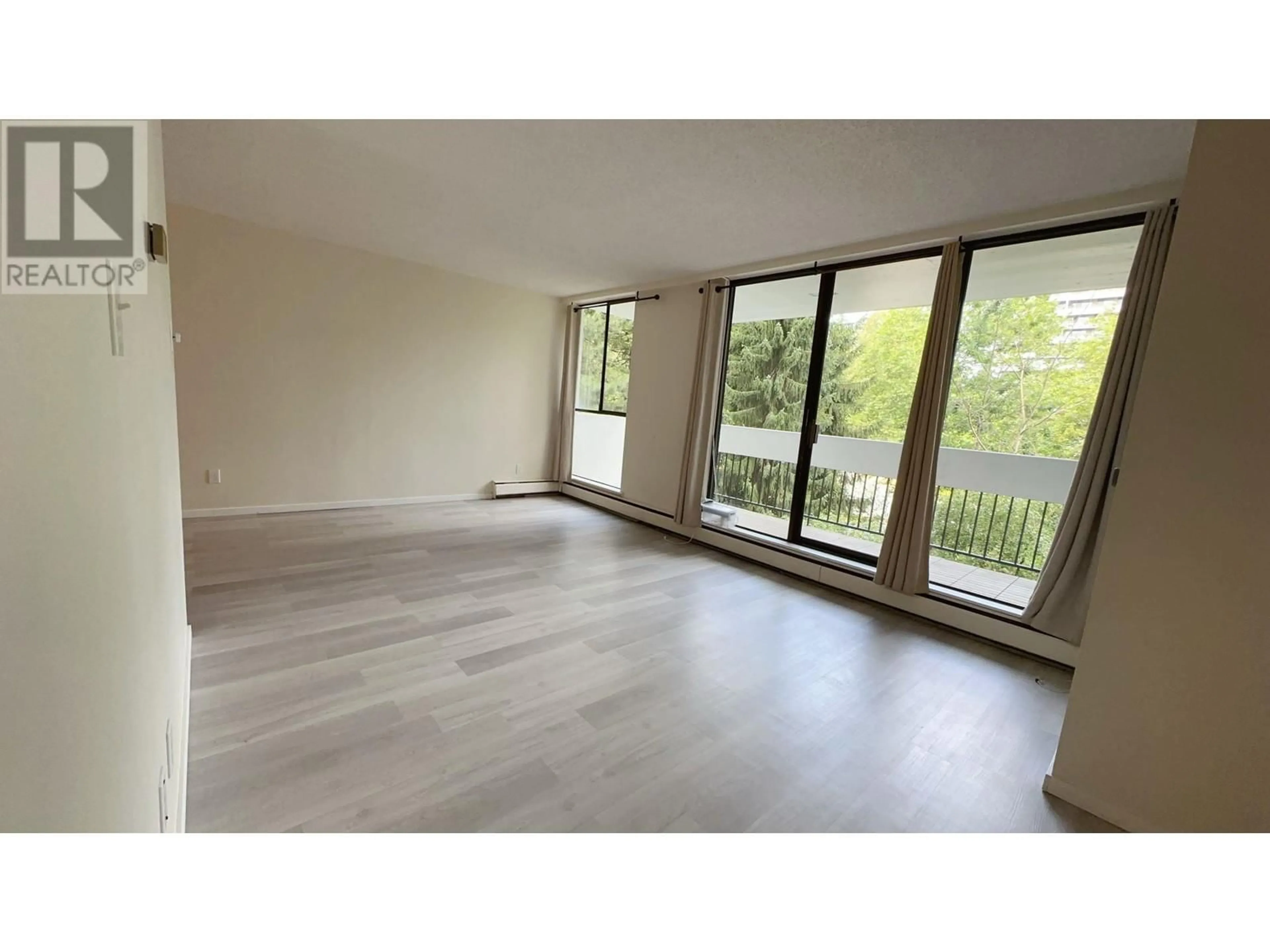 A pic of a room for 402 - 6689 WILLINGDON AVENUE, Burnaby British Columbia V5H3Y8
