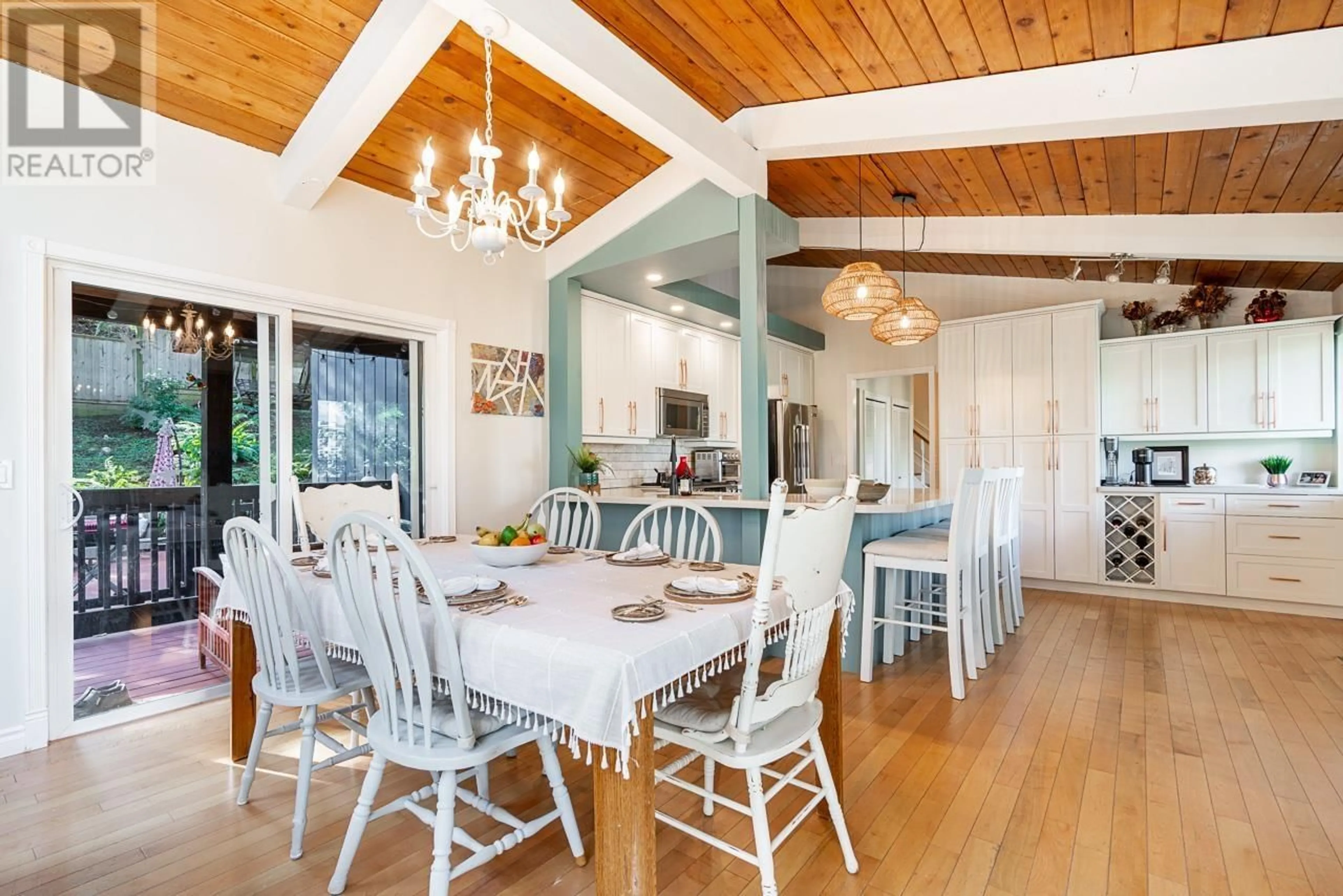 Dining room, wood/laminate floor for 3345 VIEWMOUNT DRIVE, Port Moody British Columbia V3H2L8