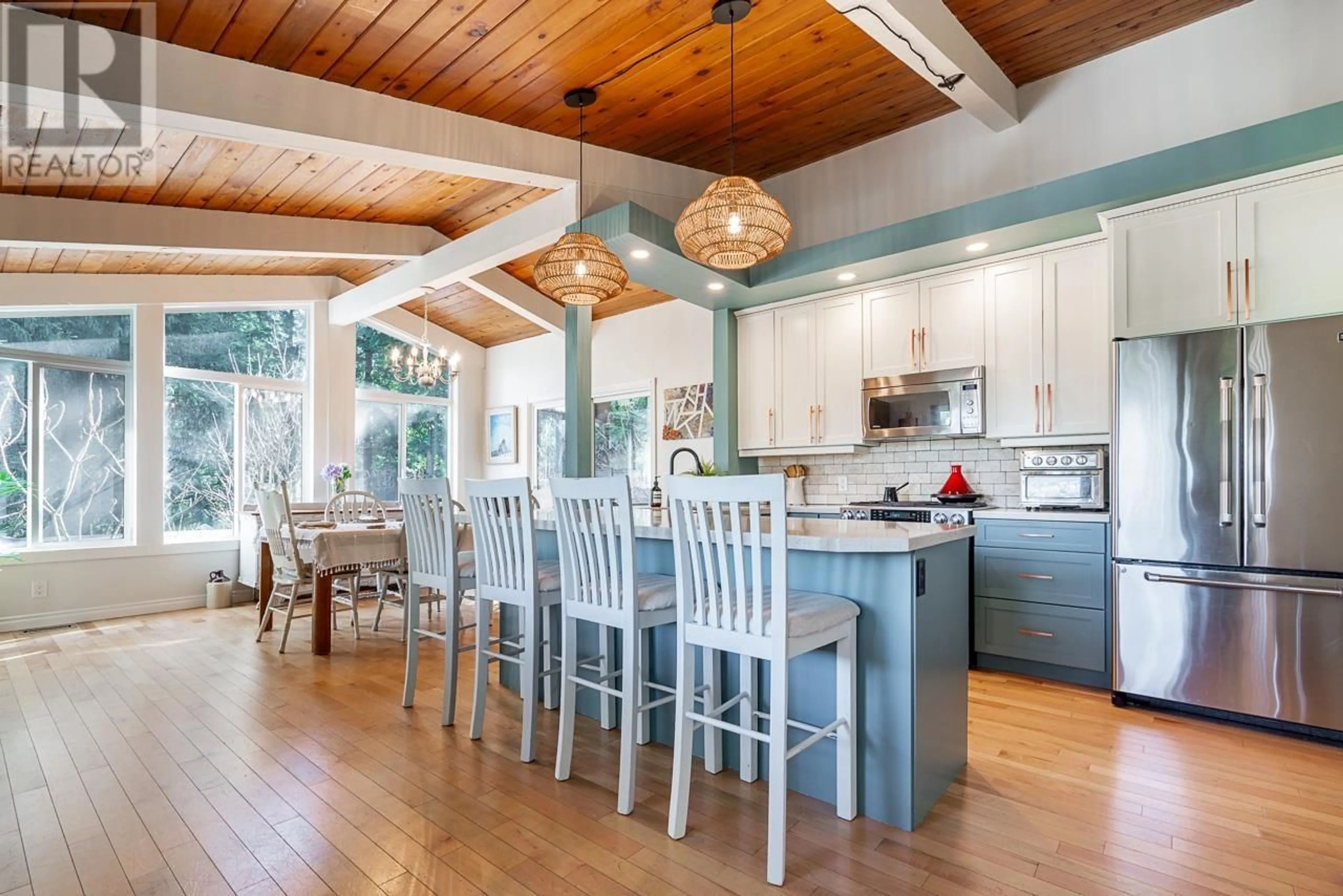 Open concept kitchen, wood/laminate floor for 3345 VIEWMOUNT DRIVE, Port Moody British Columbia V3H2L8