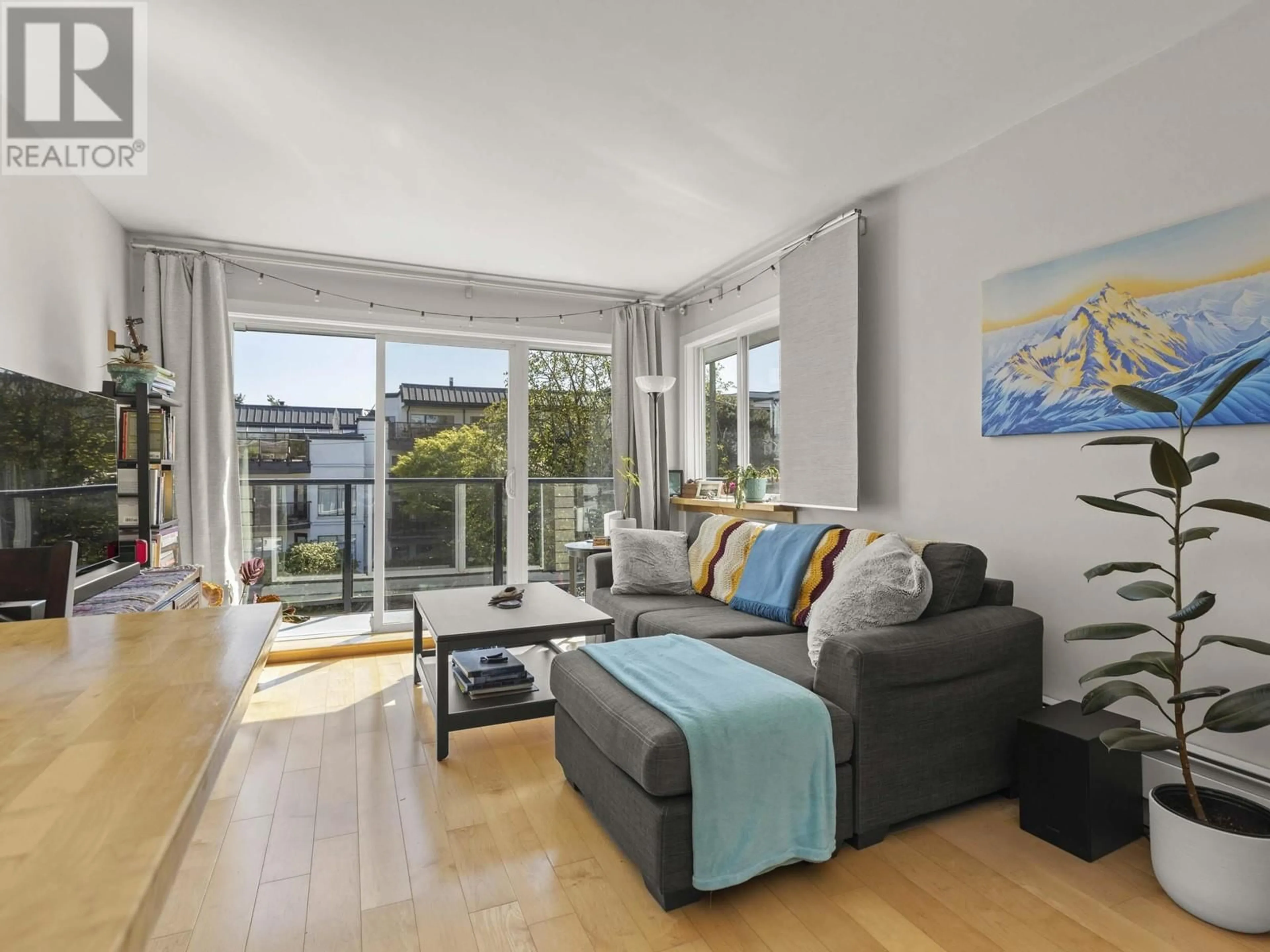 Living room with furniture, unknown for 12 - 2223 PRINCE EDWARD STREET, Vancouver British Columbia V5T4K6