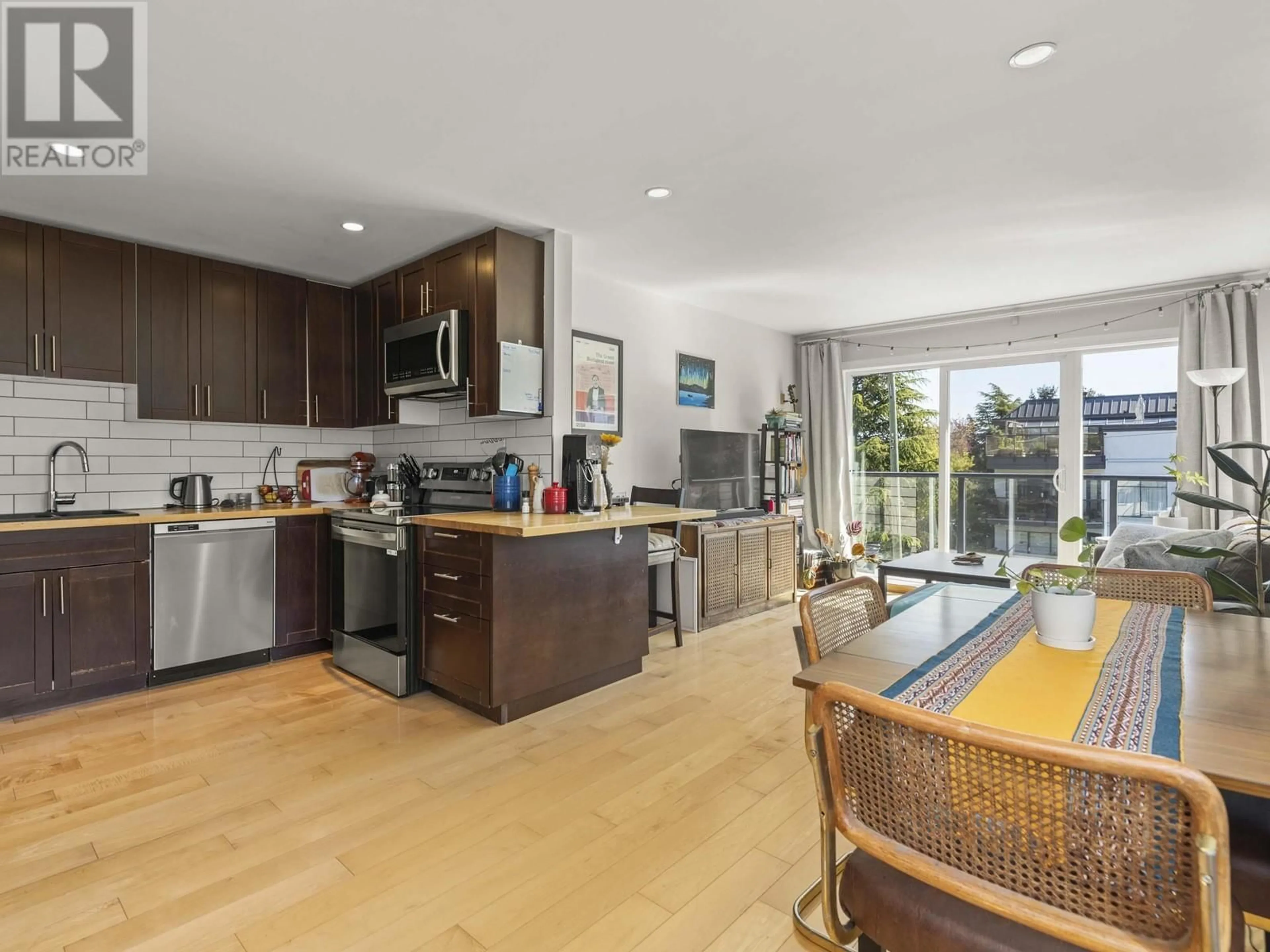 Open concept kitchen, unknown for 12 - 2223 PRINCE EDWARD STREET, Vancouver British Columbia V5T4K6