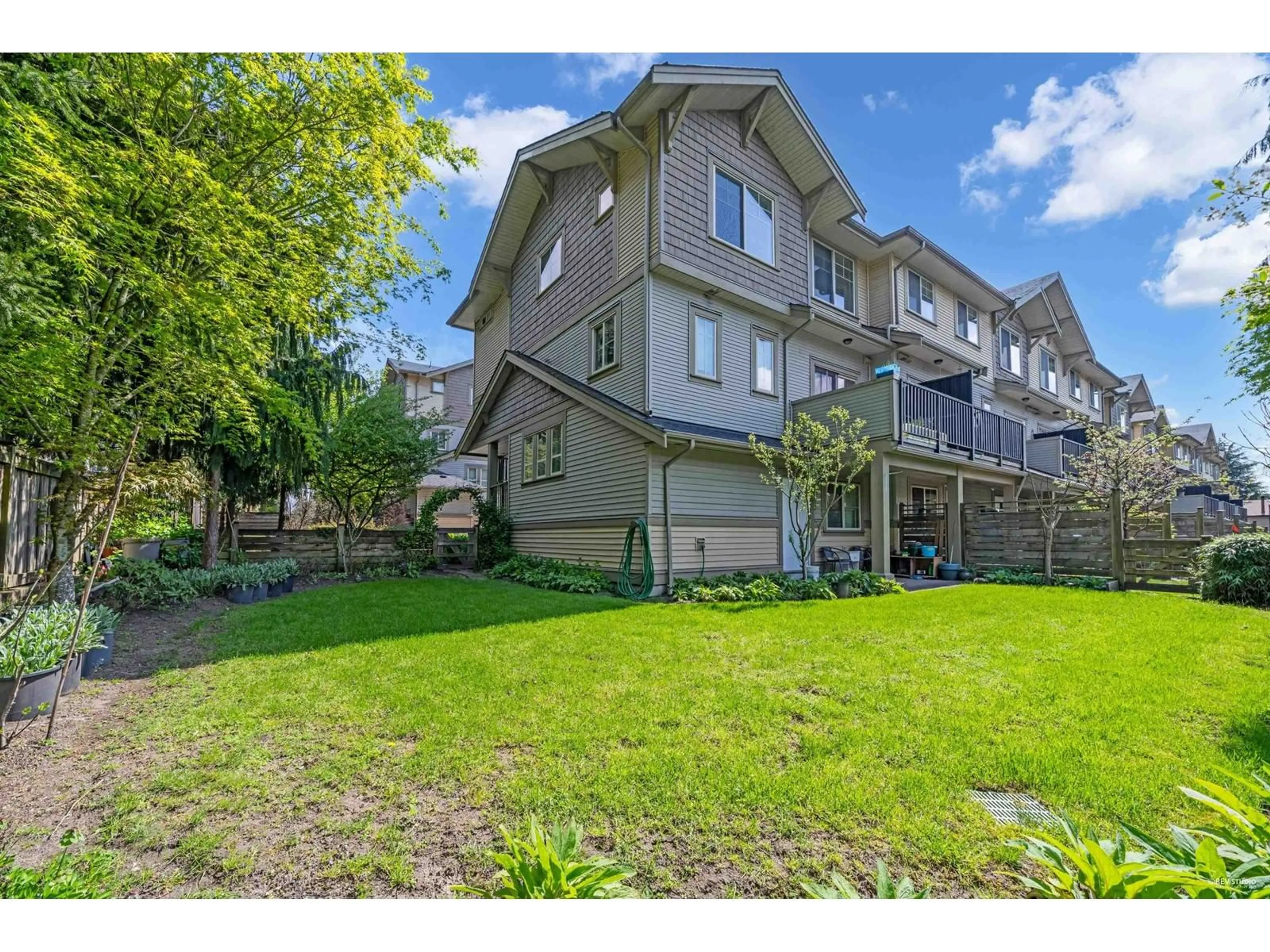 A pic from outside/outdoor area/front of a property/back of a property/a pic from drone, unknown for 13 - 9533 130A, Surrey British Columbia V3V0B8