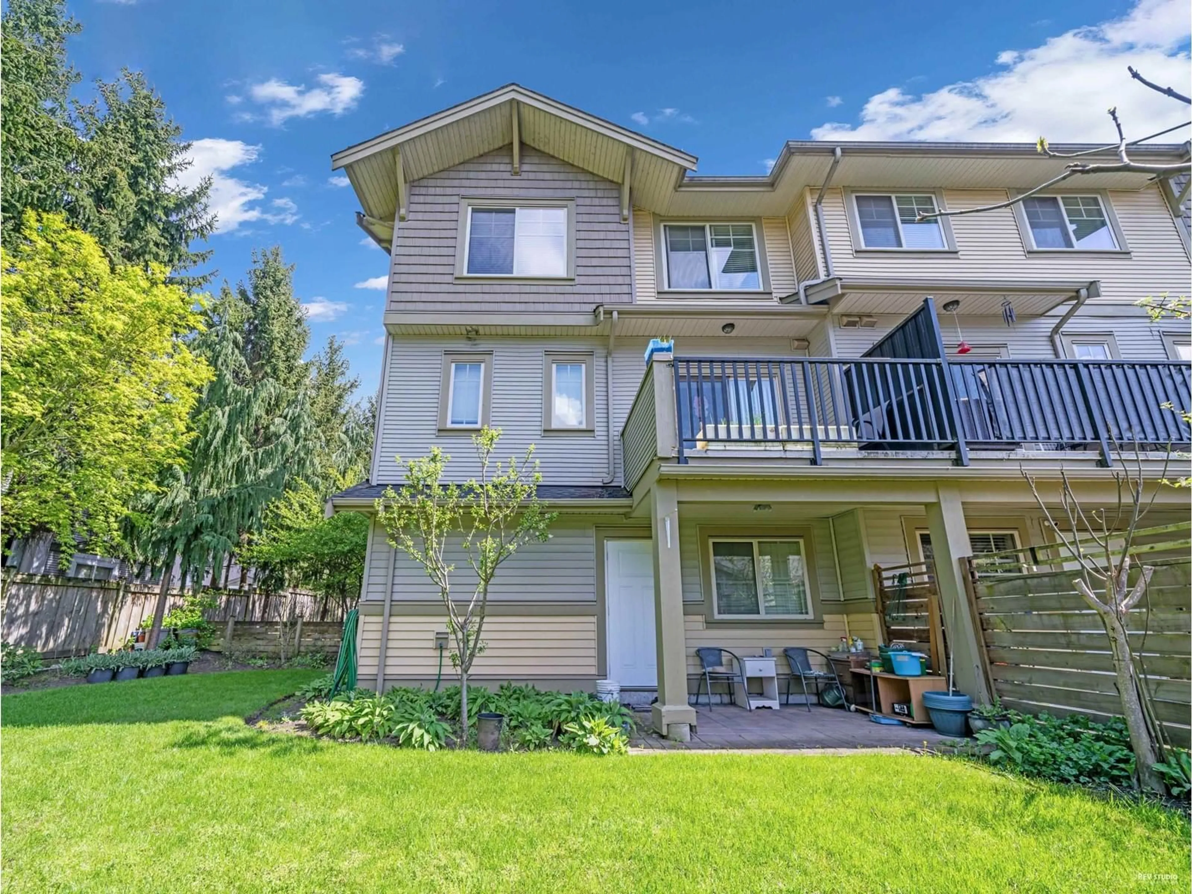 A pic from outside/outdoor area/front of a property/back of a property/a pic from drone, water/lake/river/ocean view for 13 - 9533 130A, Surrey British Columbia V3V0B8