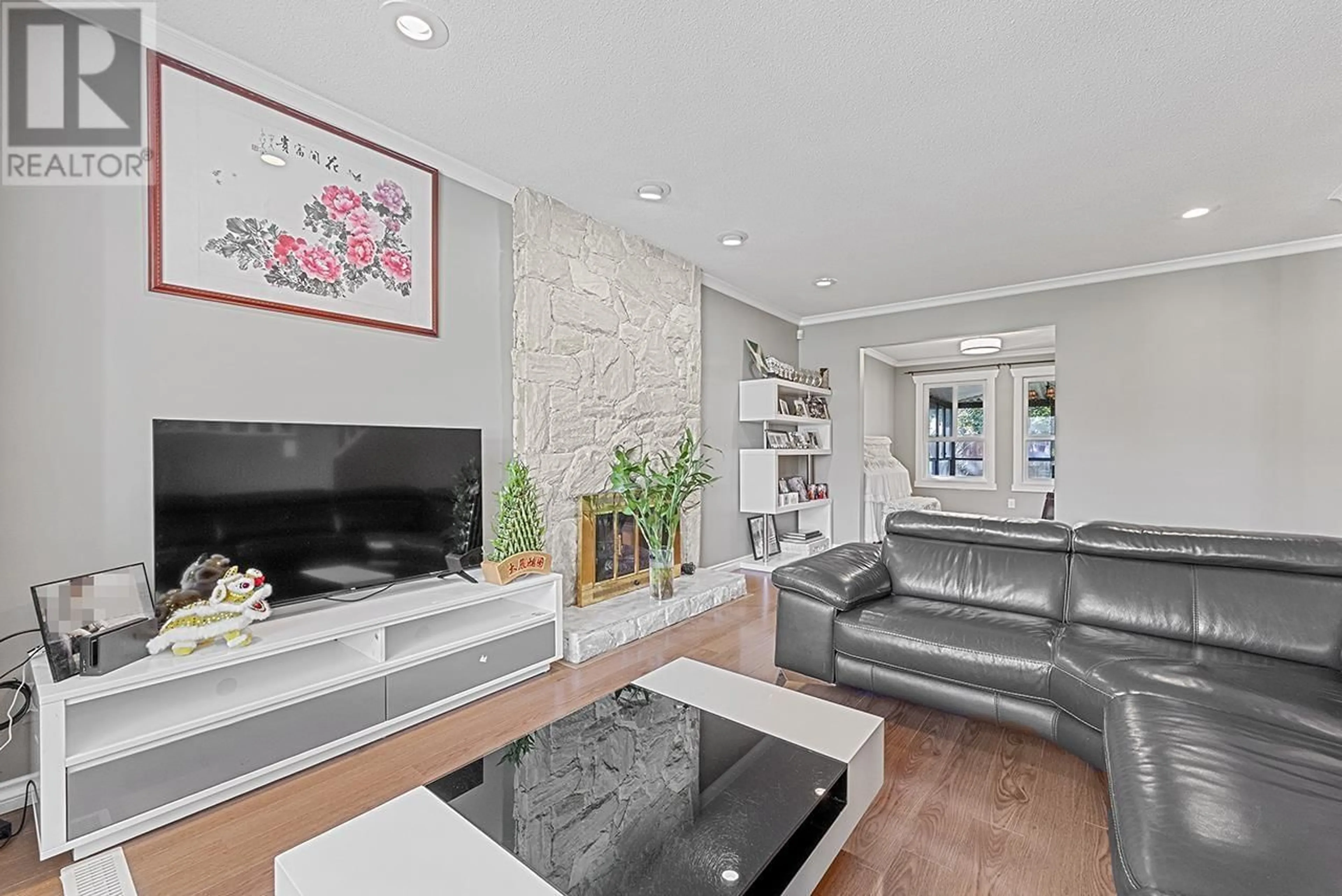 Living room with furniture, ceramic/tile floor for 10780 CANSO CRESCENT, Richmond British Columbia V7E5B9