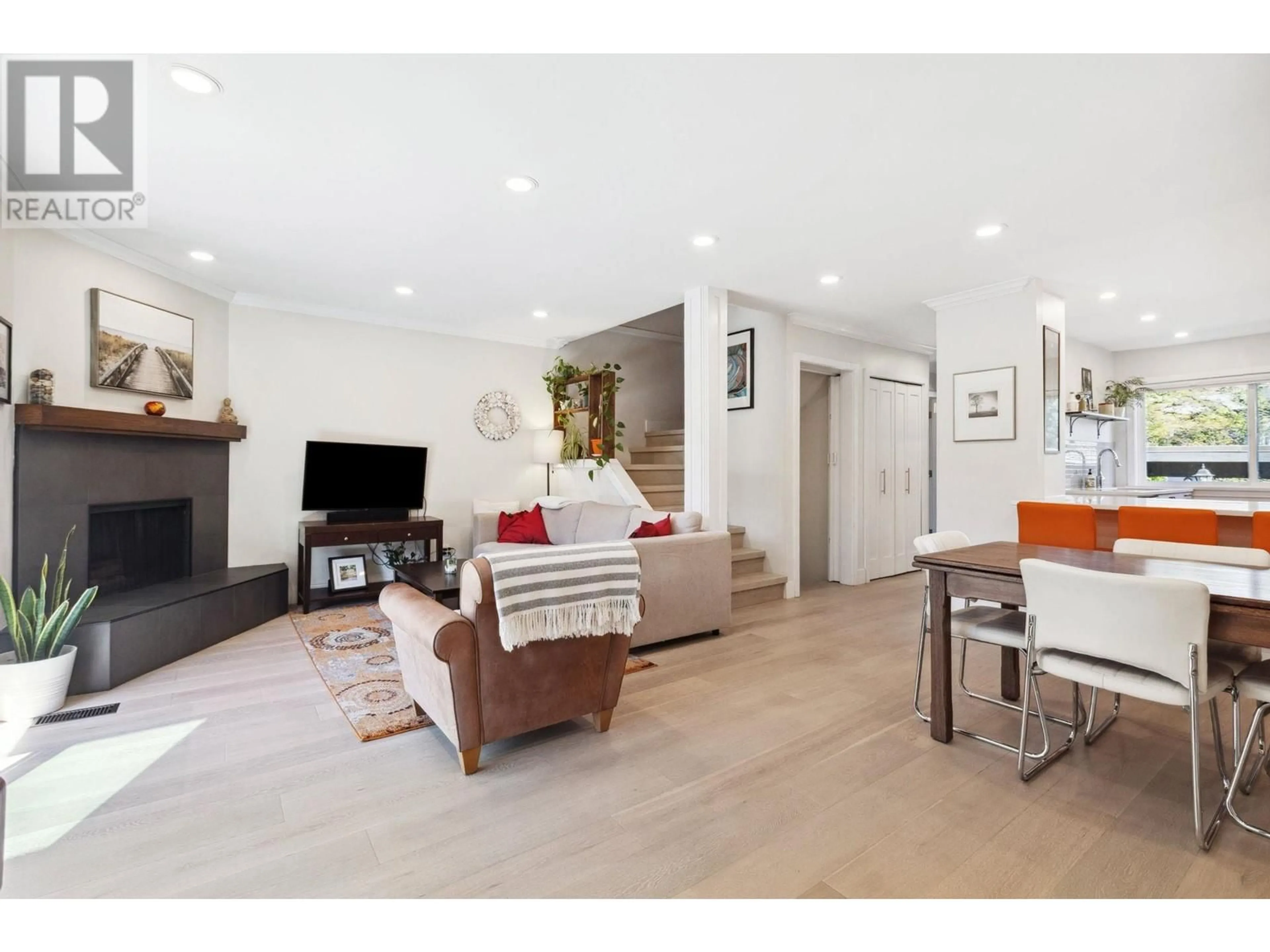 Living room with furniture, wood/laminate floor for 1277 EMERY PLACE, North Vancouver British Columbia V7J1R2