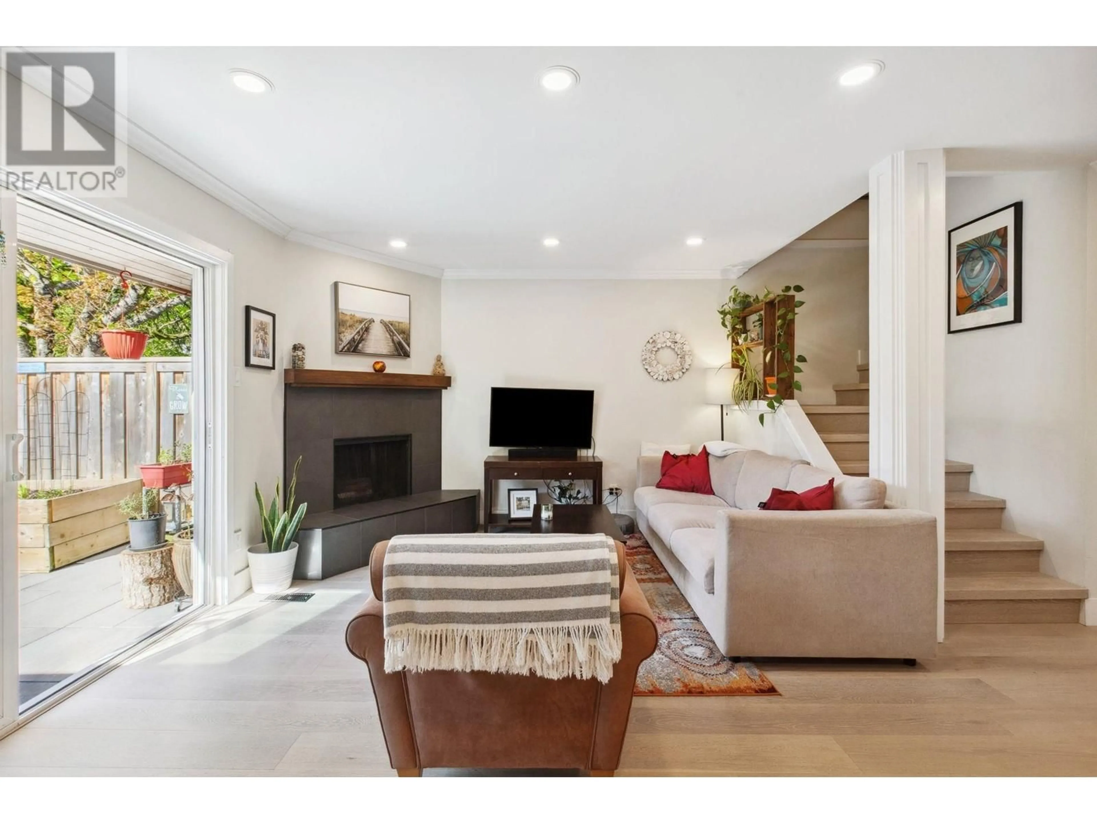 Living room with furniture, unknown for 1277 EMERY PLACE, North Vancouver British Columbia V7J1R2