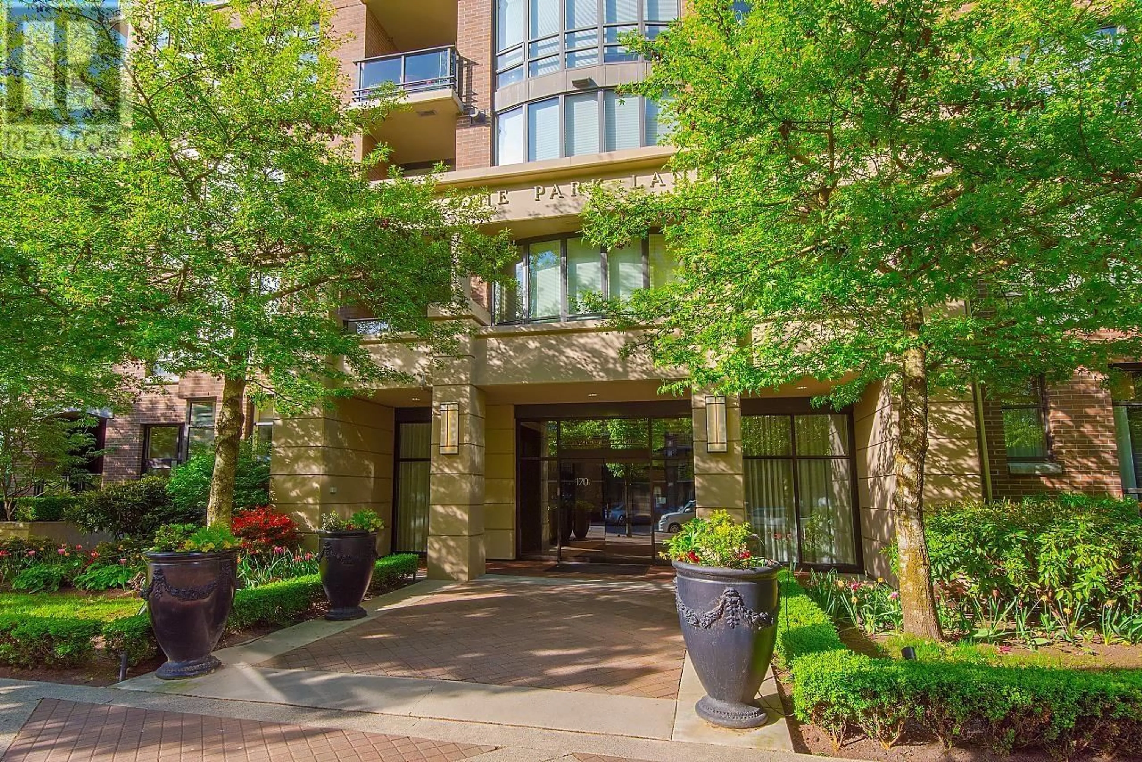 Indoor foyer for 314 - 170 1ST STREET, North Vancouver British Columbia V7M3P2