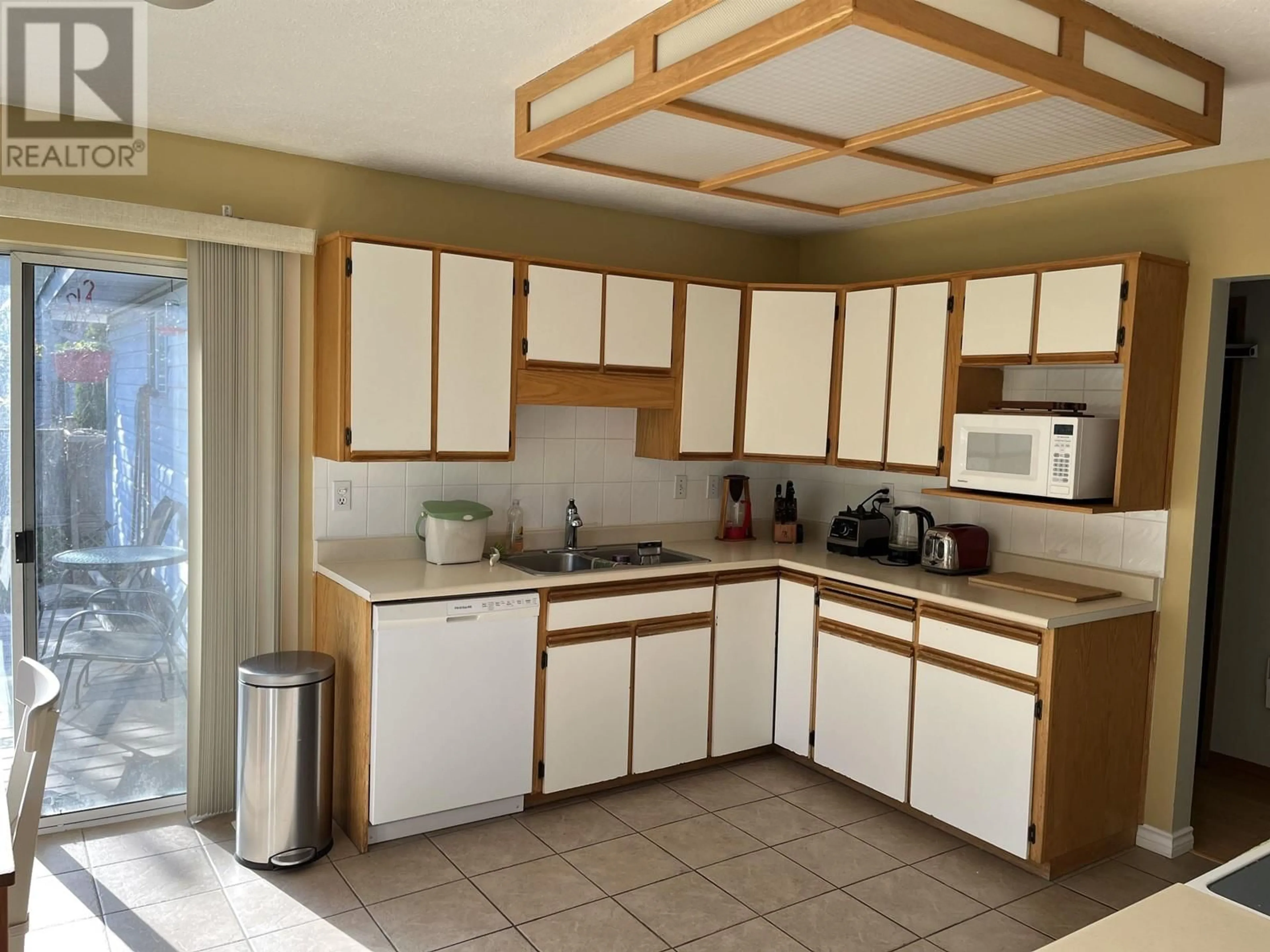 Standard kitchen, unknown for 1264 LASALLE PLACE, Coquitlam British Columbia V3B6T5