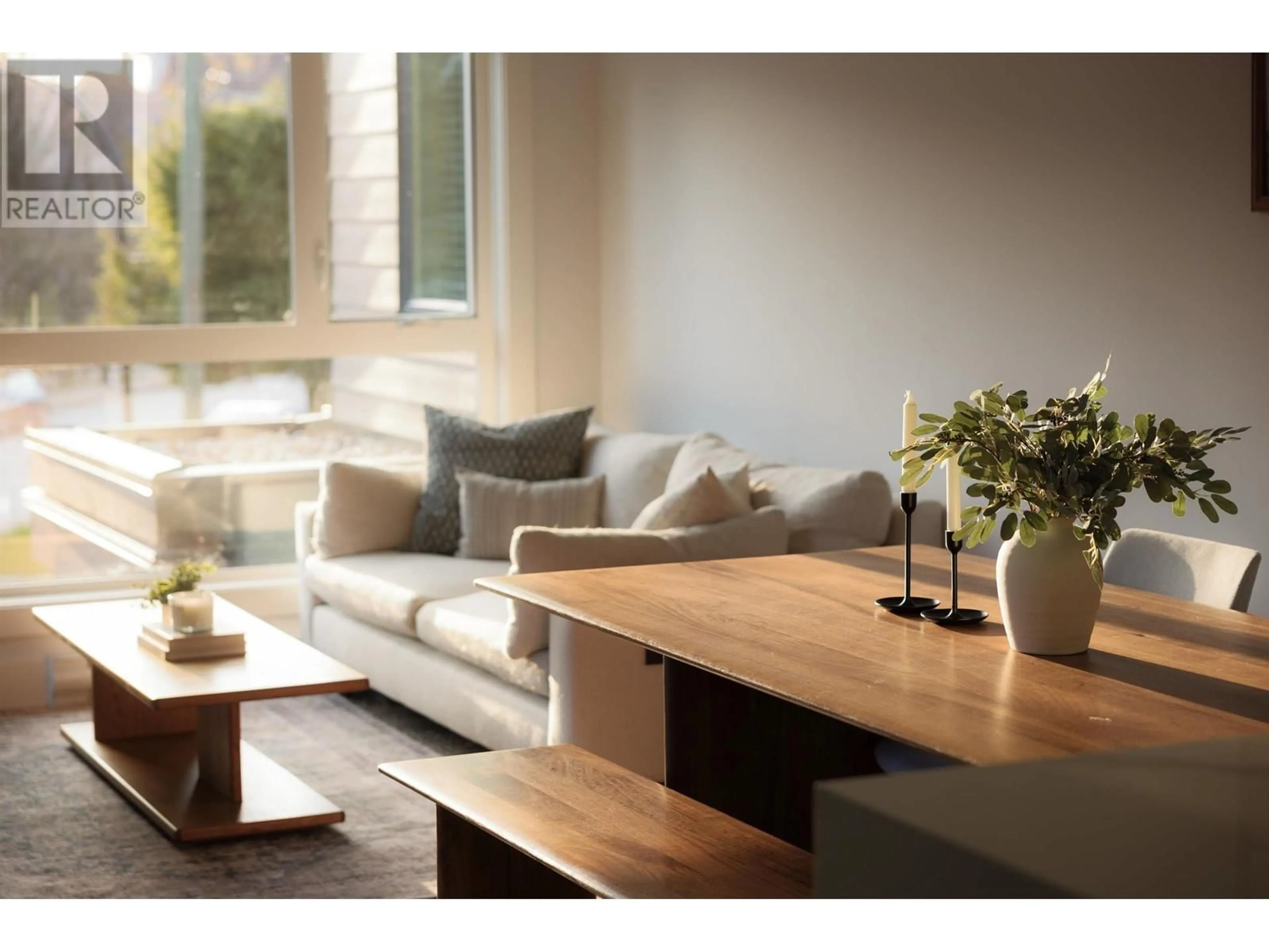 Living room with furniture, wood/laminate floor for 224 8TH STREET, North Vancouver British Columbia V7L1Z1