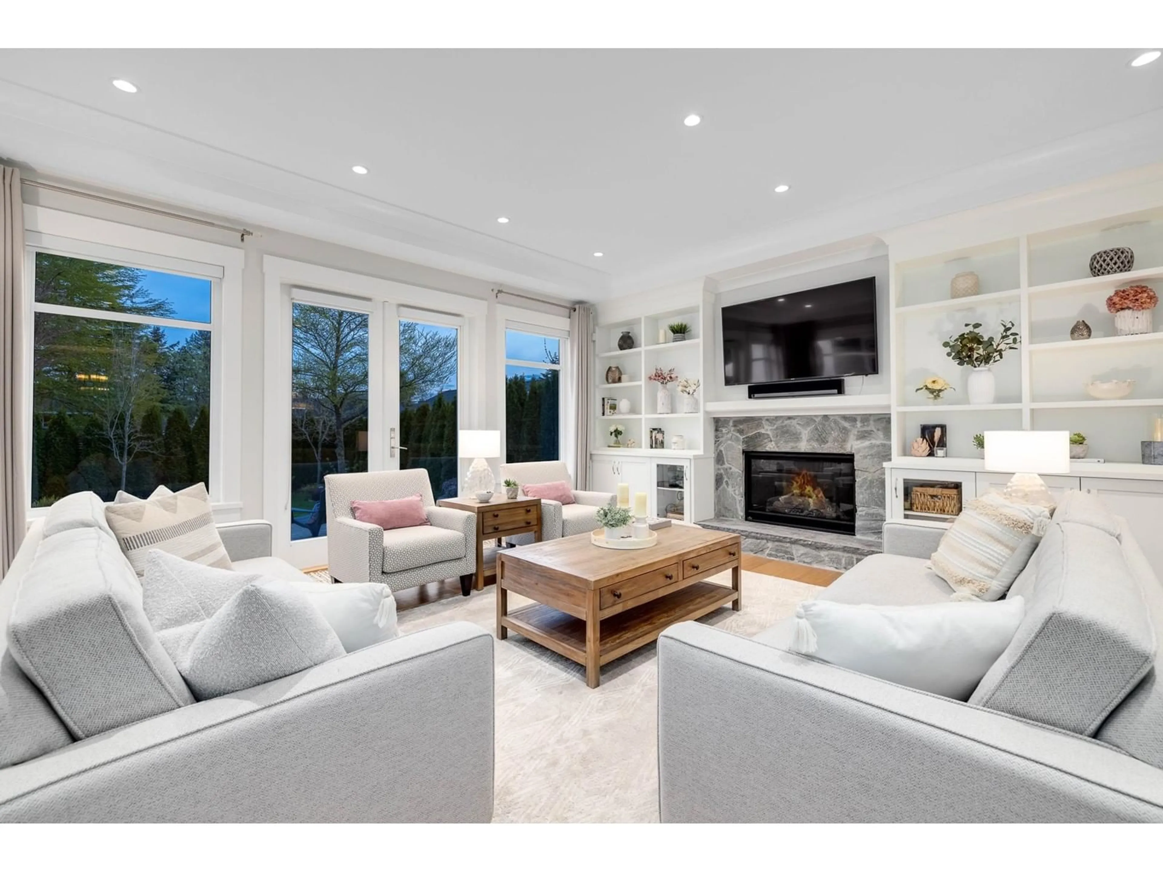 Living room with furniture, unknown for 14450 17A, Surrey British Columbia V4A5M3