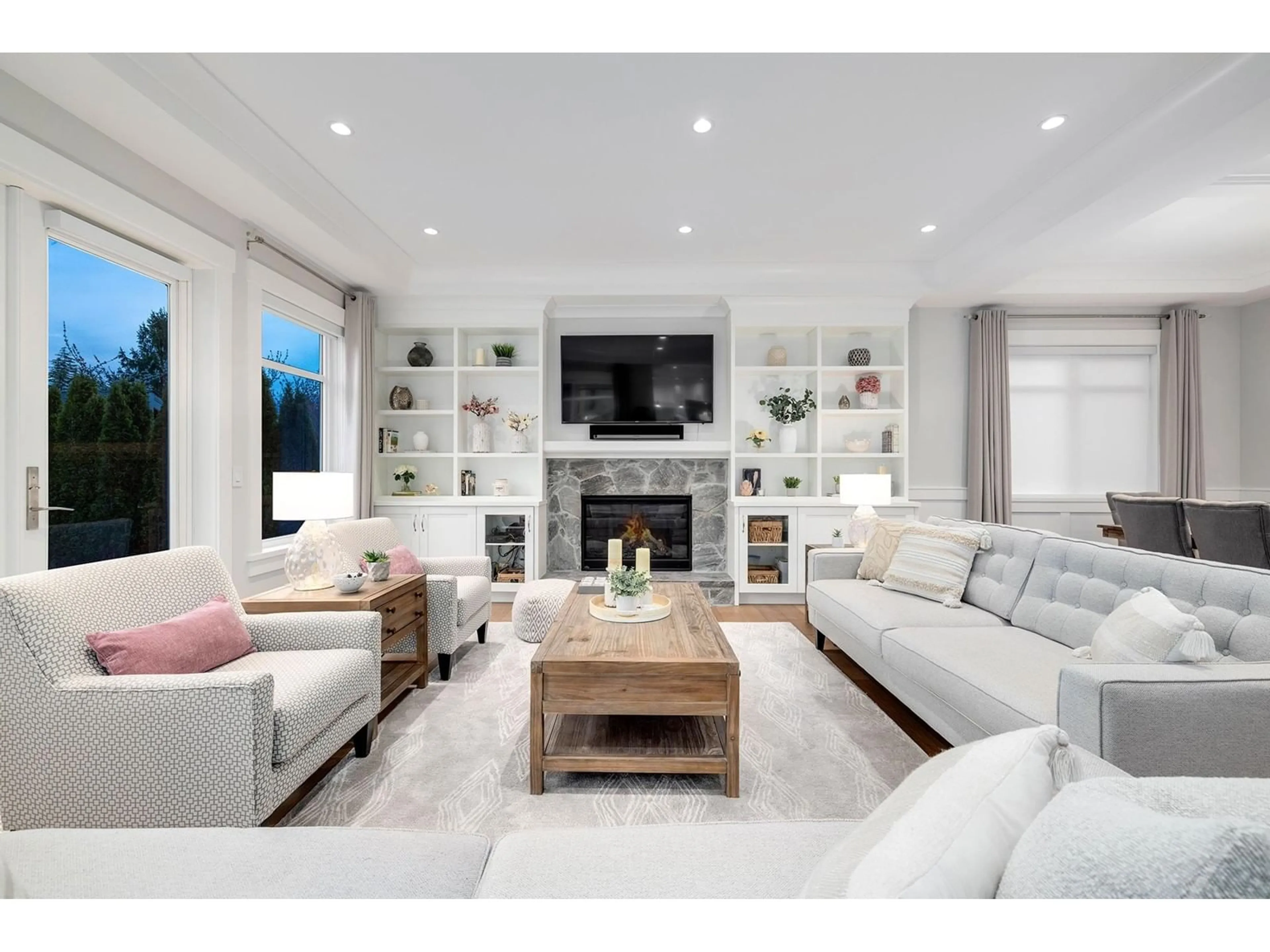 Living room with furniture, unknown for 14450 17A, Surrey British Columbia V4A5M3