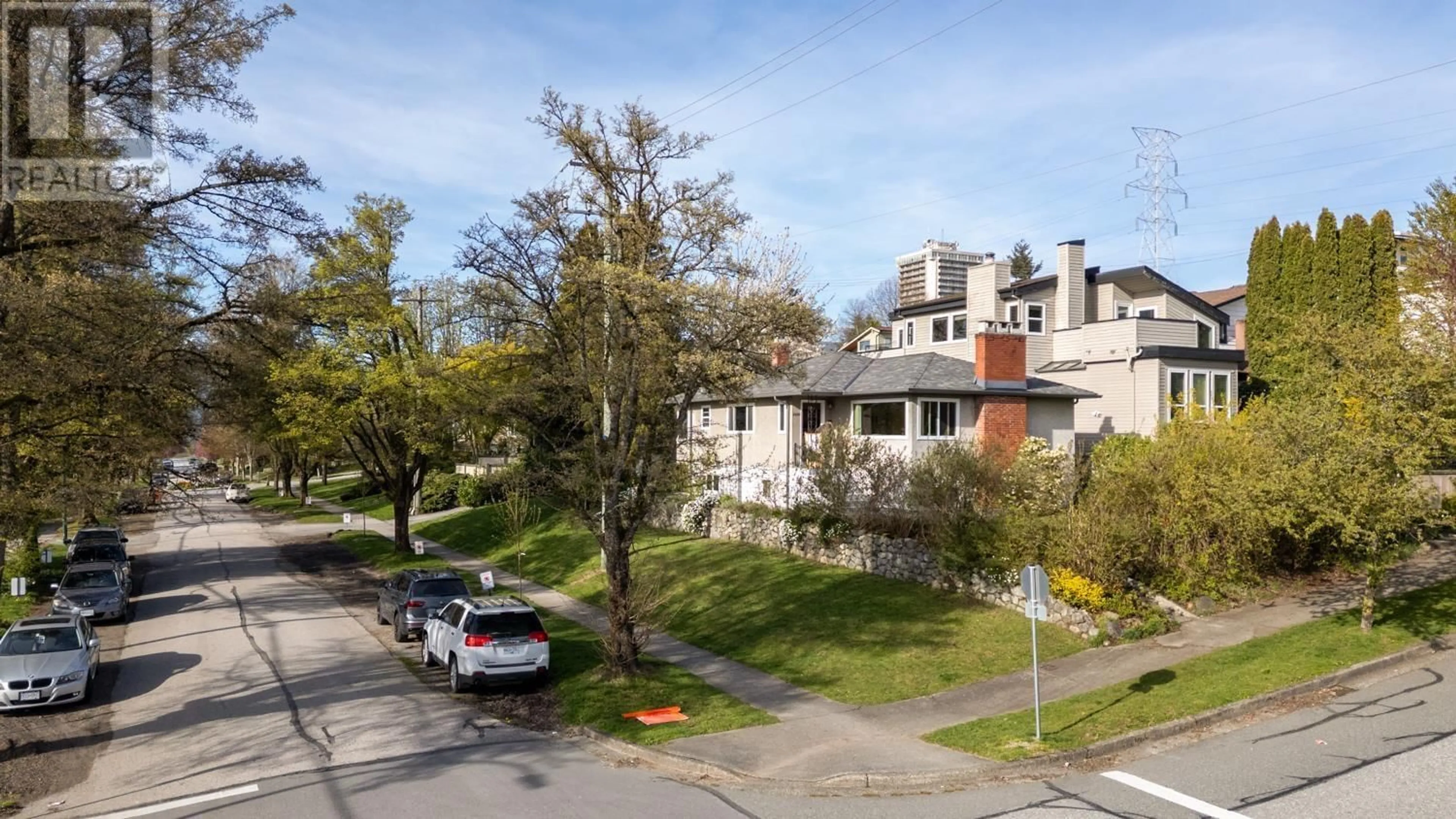 A pic from outside/outdoor area/front of a property/back of a property/a pic from drone, unknown for 3605 OXFORD STREET, Vancouver British Columbia V5K1P4