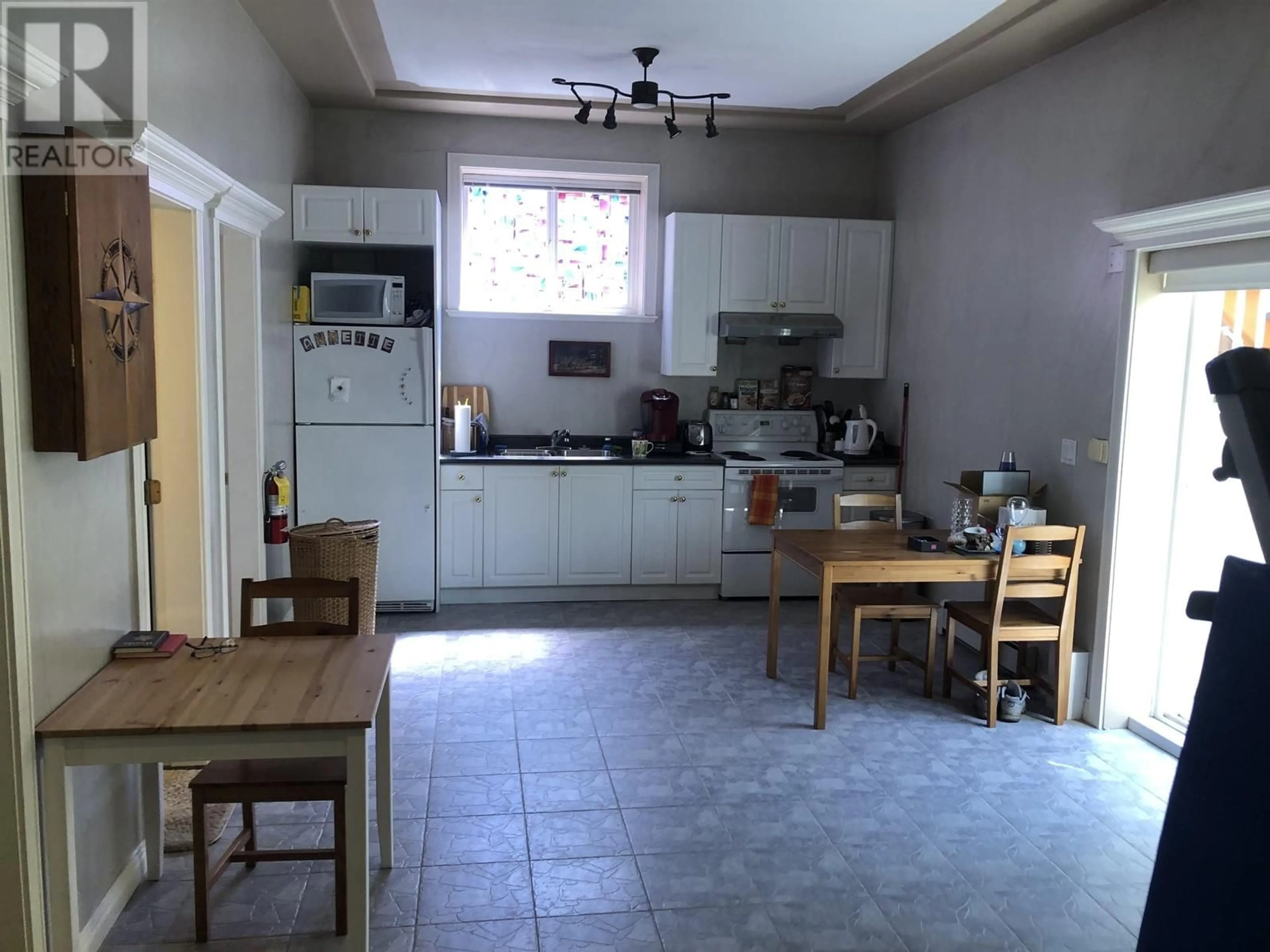 Standard kitchen, unknown for 7211 SUSSEX AVENUE, Burnaby British Columbia V5J3V6