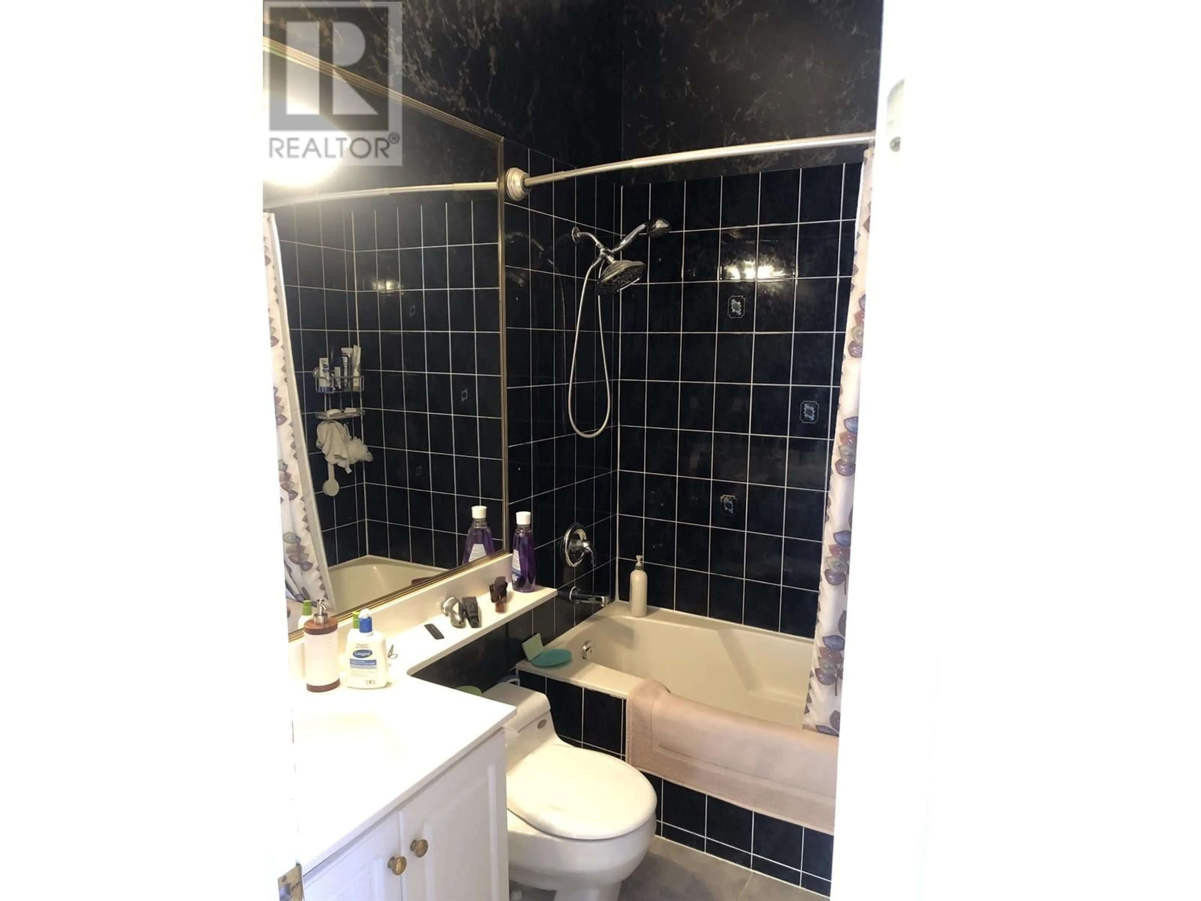 Standard bathroom, ceramic/tile floor for 7211 SUSSEX AVENUE, Burnaby British Columbia V5J3V6