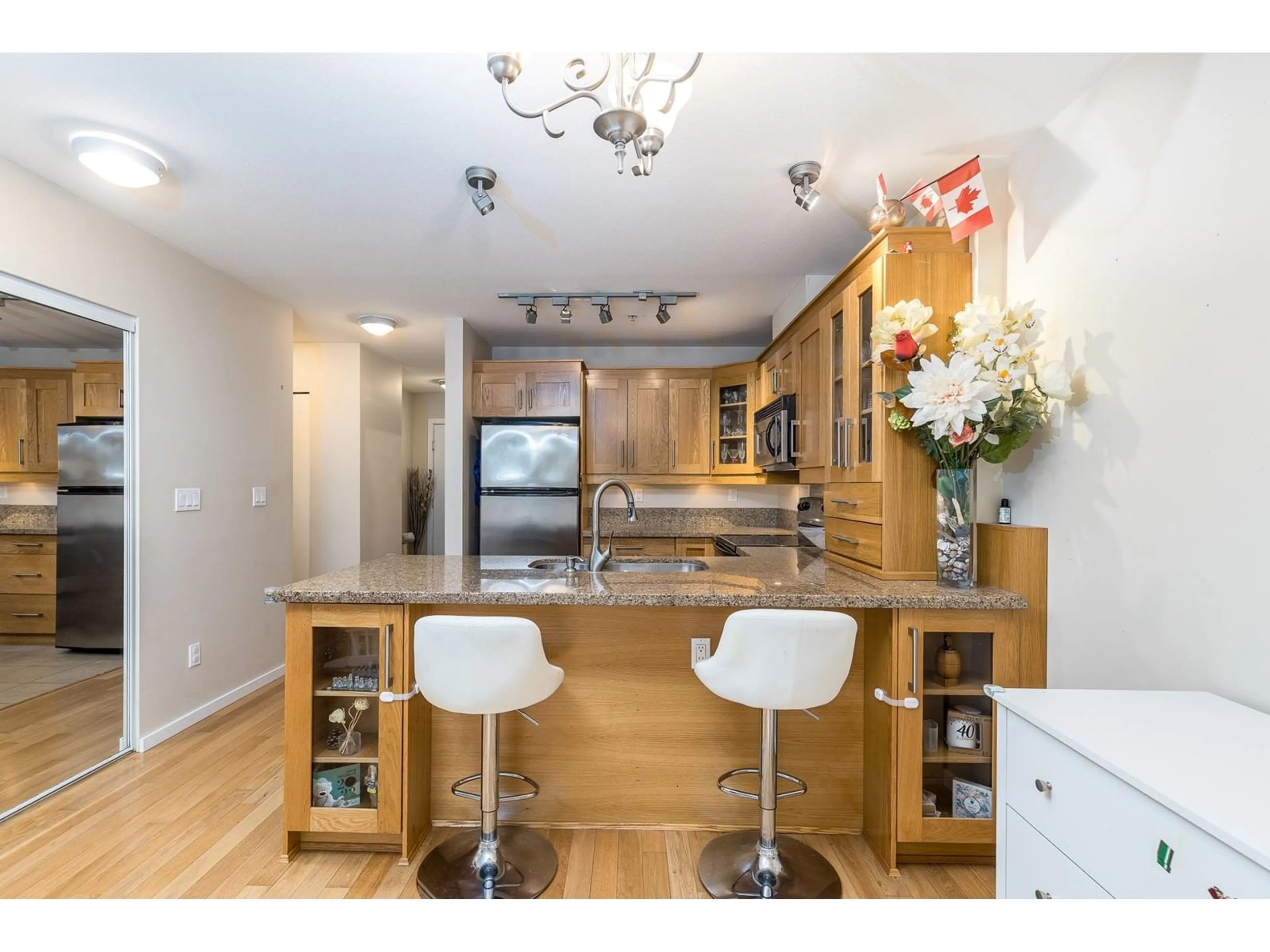 Open concept kitchen, wood/laminate floor for 103 - 15777 MARINE, White Rock British Columbia V4B1E5