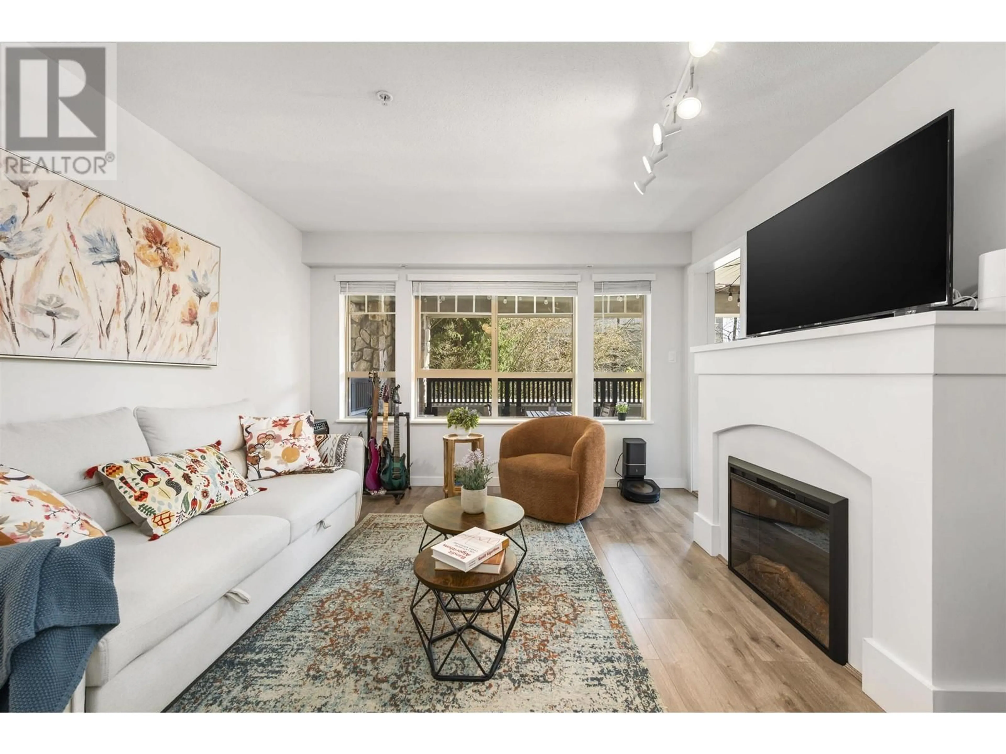 Living room with furniture, wood/laminate floor for 212 - 2959 SILVER SPRINGS BOULEVARD, Coquitlam British Columbia V3E3S5