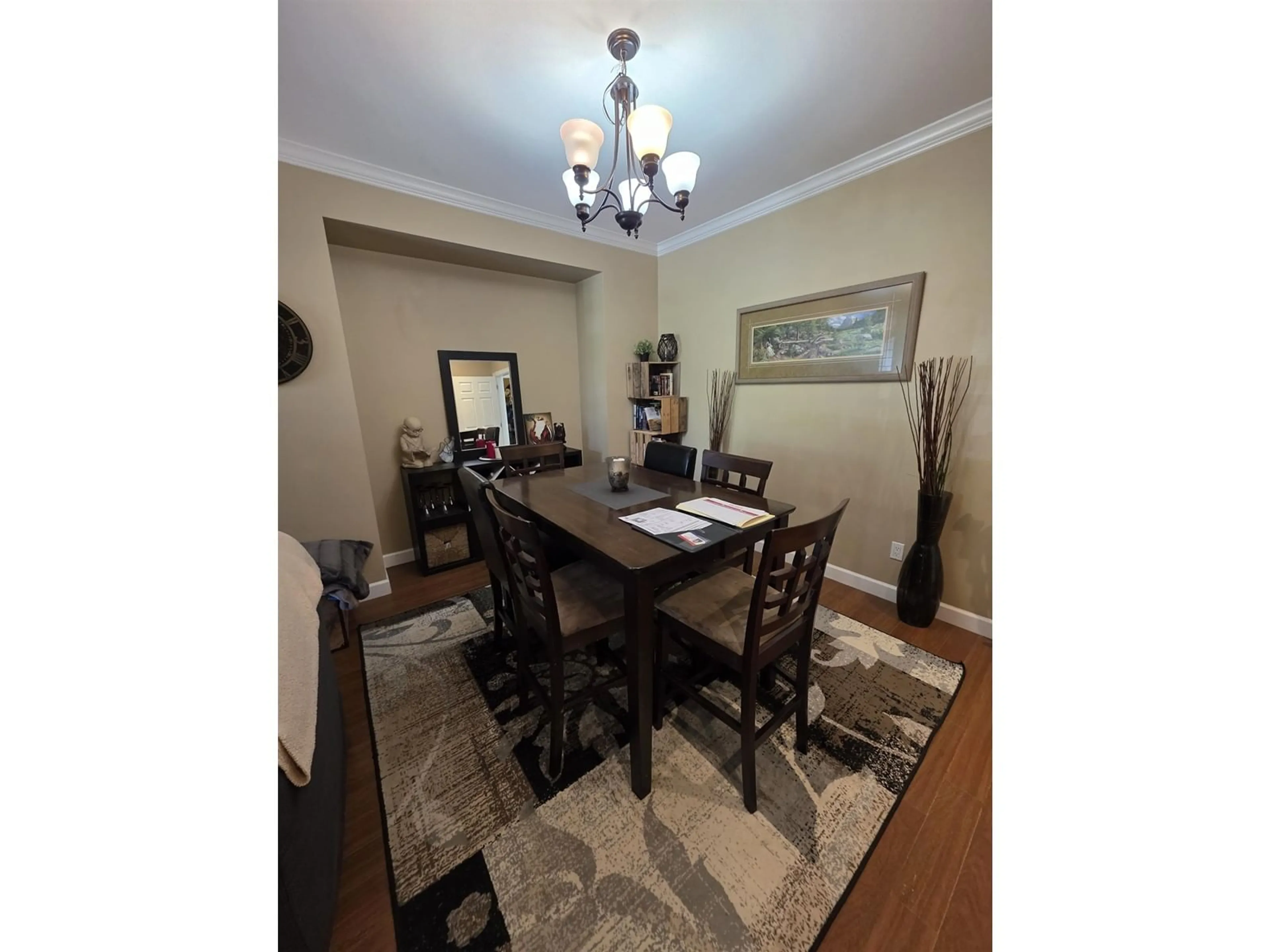 Dining room, wood/laminate floor for 19309 67, Surrey British Columbia V4N1M7
