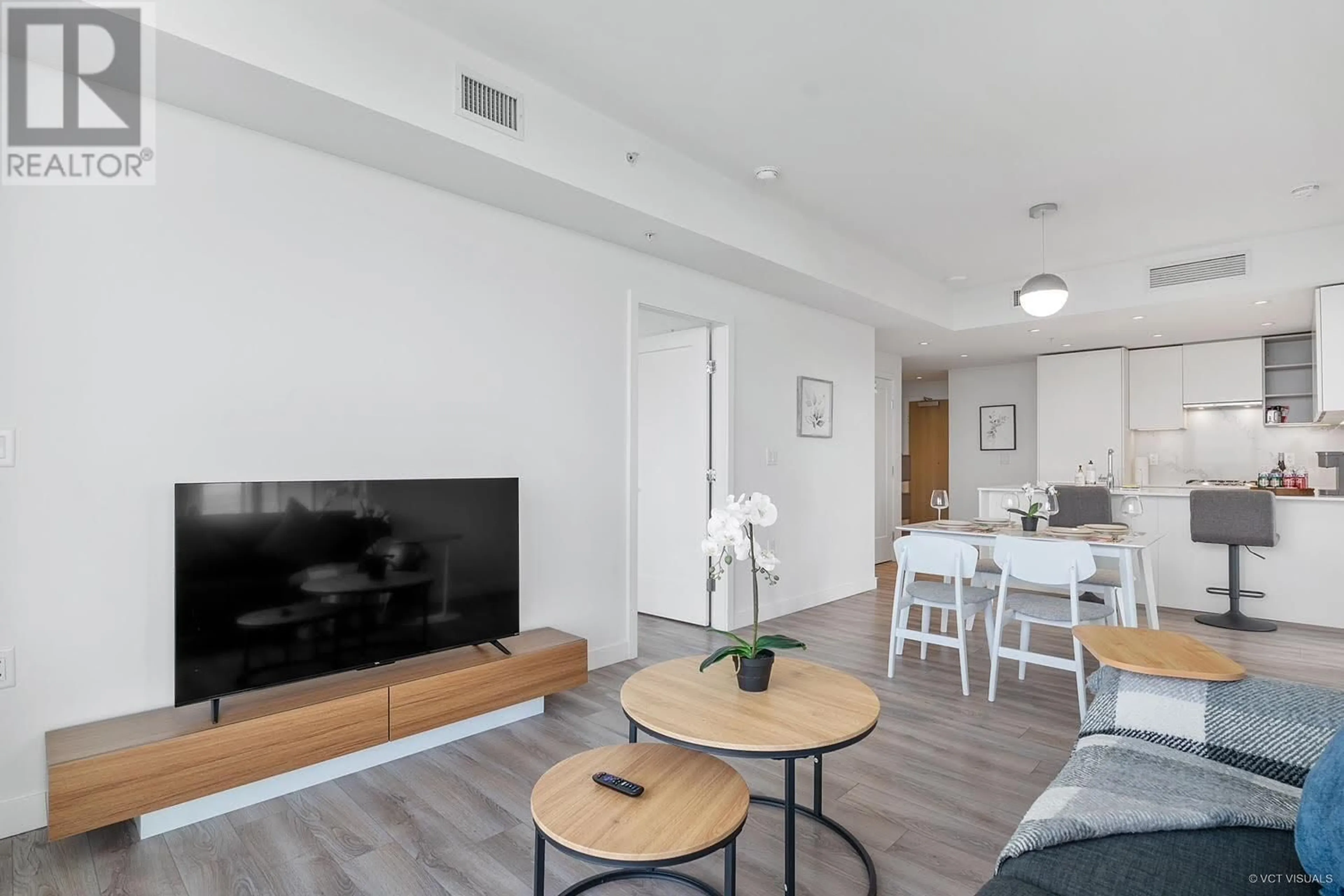 Living room with furniture, unknown for 2709 - 6699 DUNBLANE AVENUE, Burnaby British Columbia V5H0J8