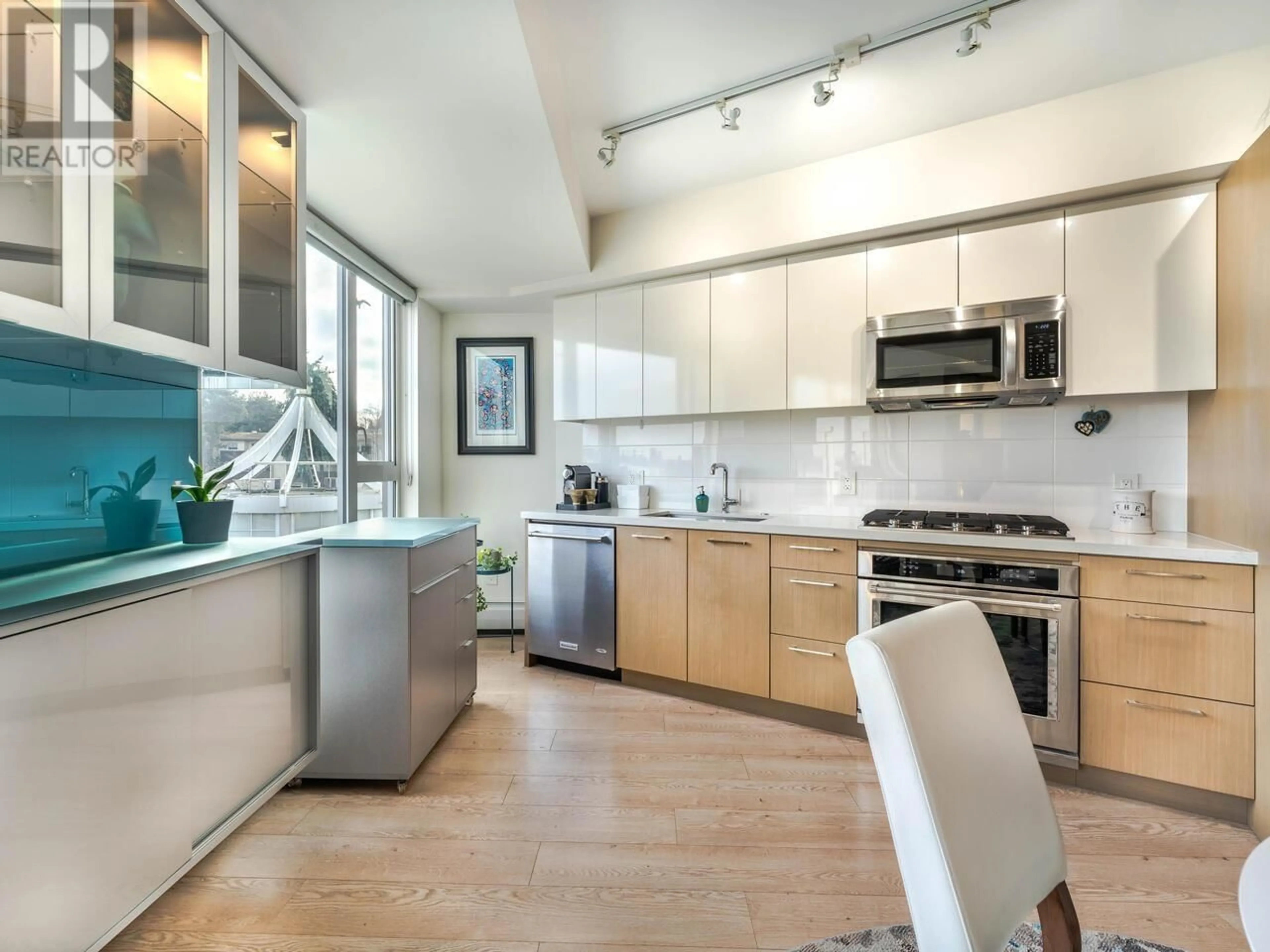 Open concept kitchen, unknown for 609 - 417 GREAT NORTHERN WAY, Vancouver British Columbia V5T0G7