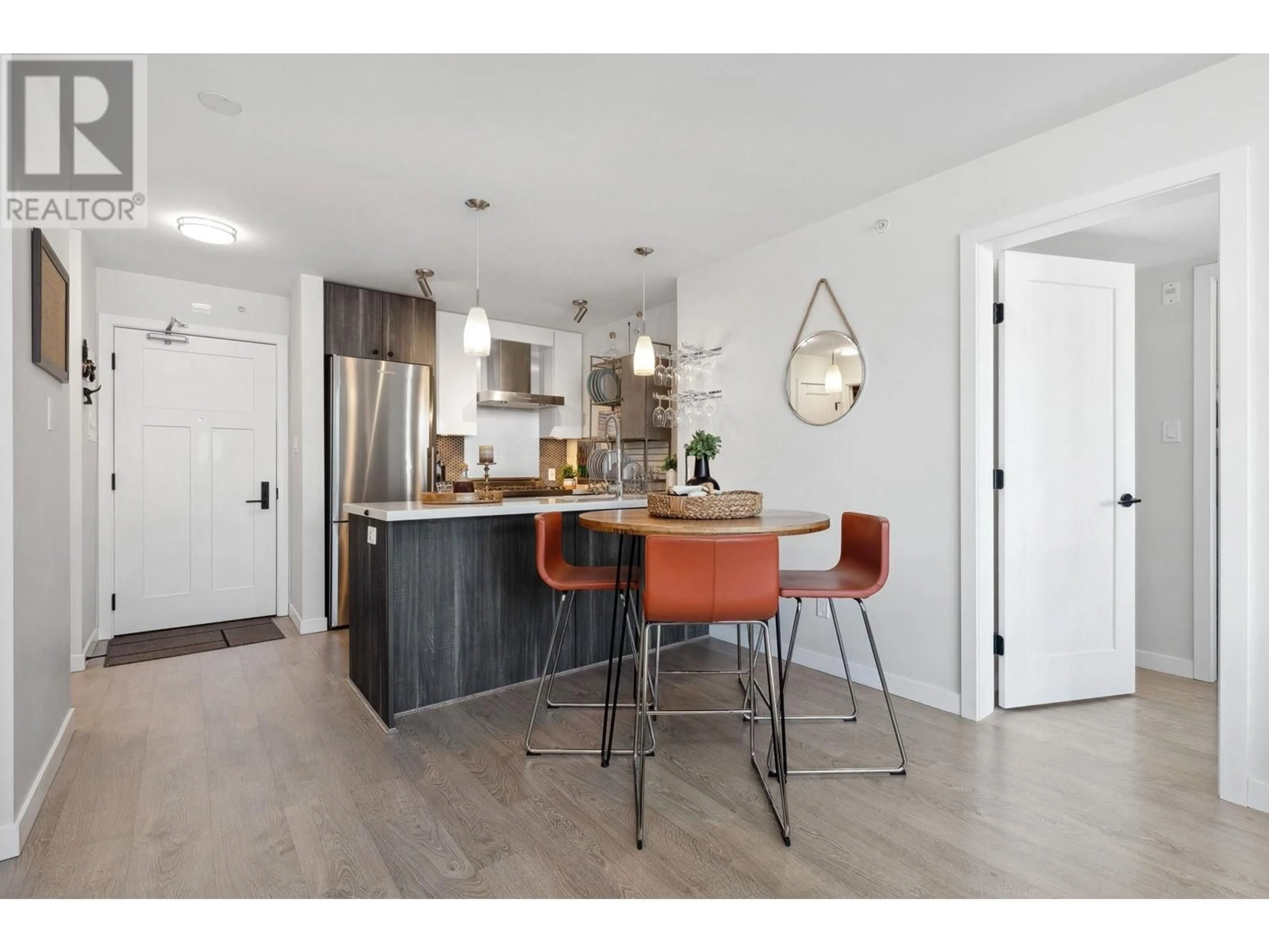 Open concept kitchen, wood/laminate floor for PH612 - 311 6TH AVENUE, Vancouver British Columbia V5T0G9
