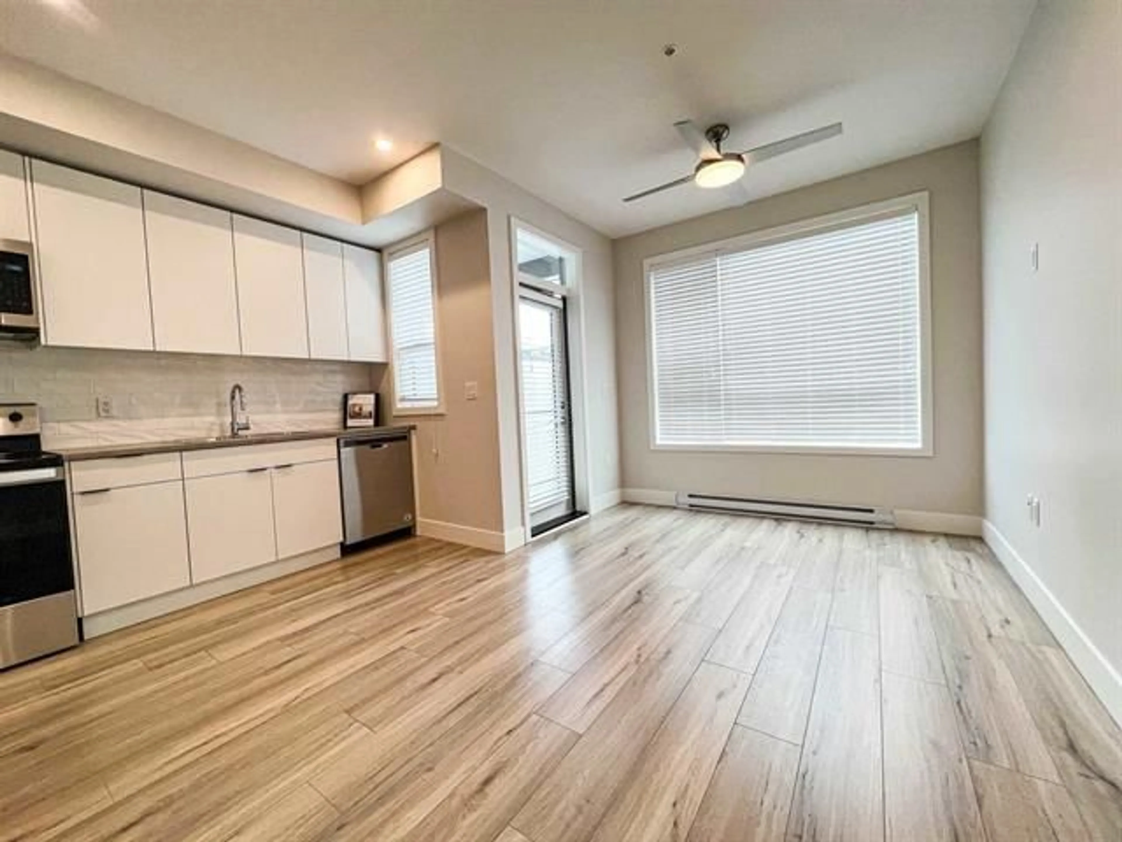A pic of a room for 305 - 1514 MCCALLUM, Abbotsford British Columbia V2S8A3