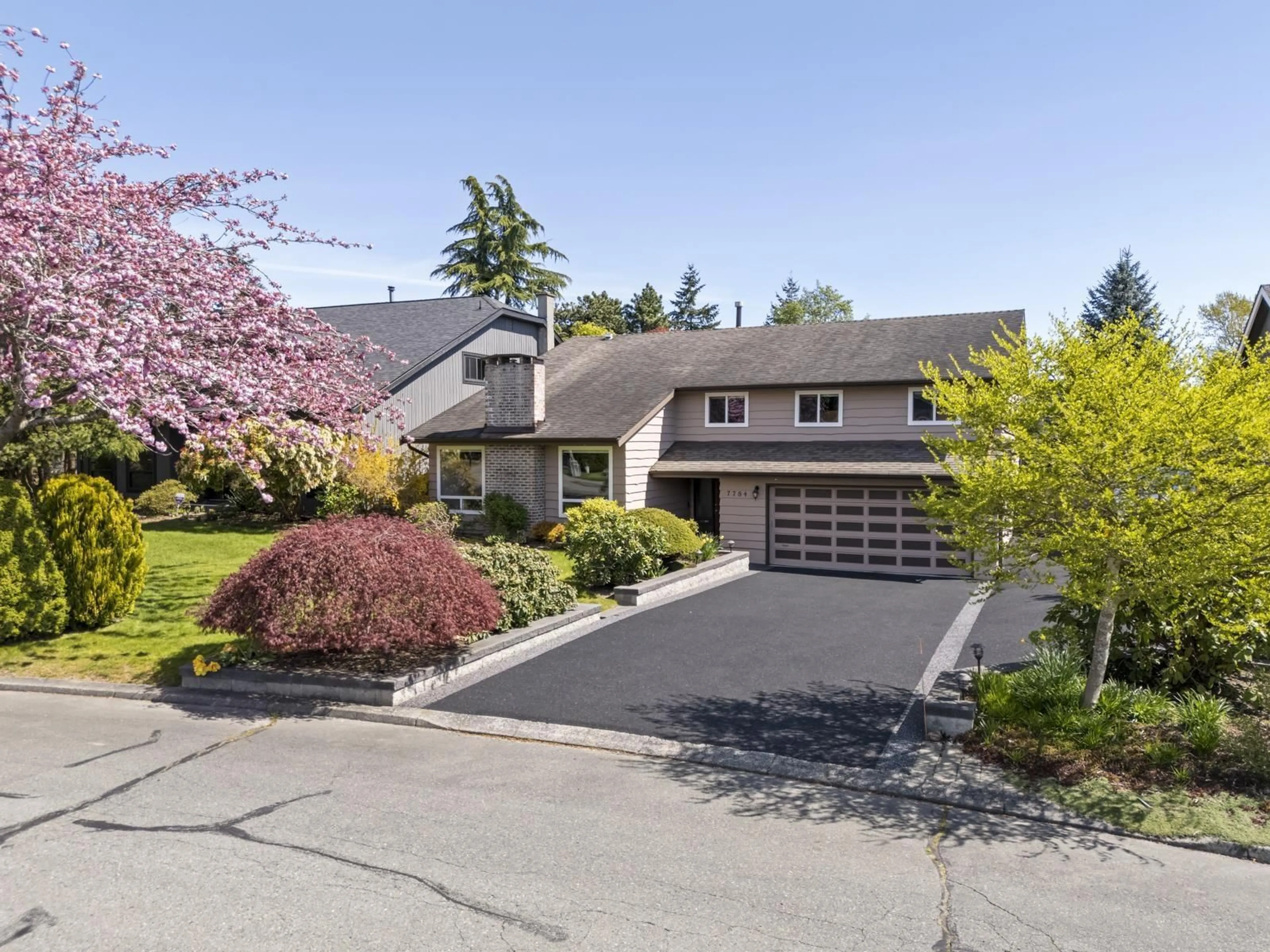 A pic from outside/outdoor area/front of a property/back of a property/a pic from drone, street for 7784 WANSFORD, Delta British Columbia V4C7S9