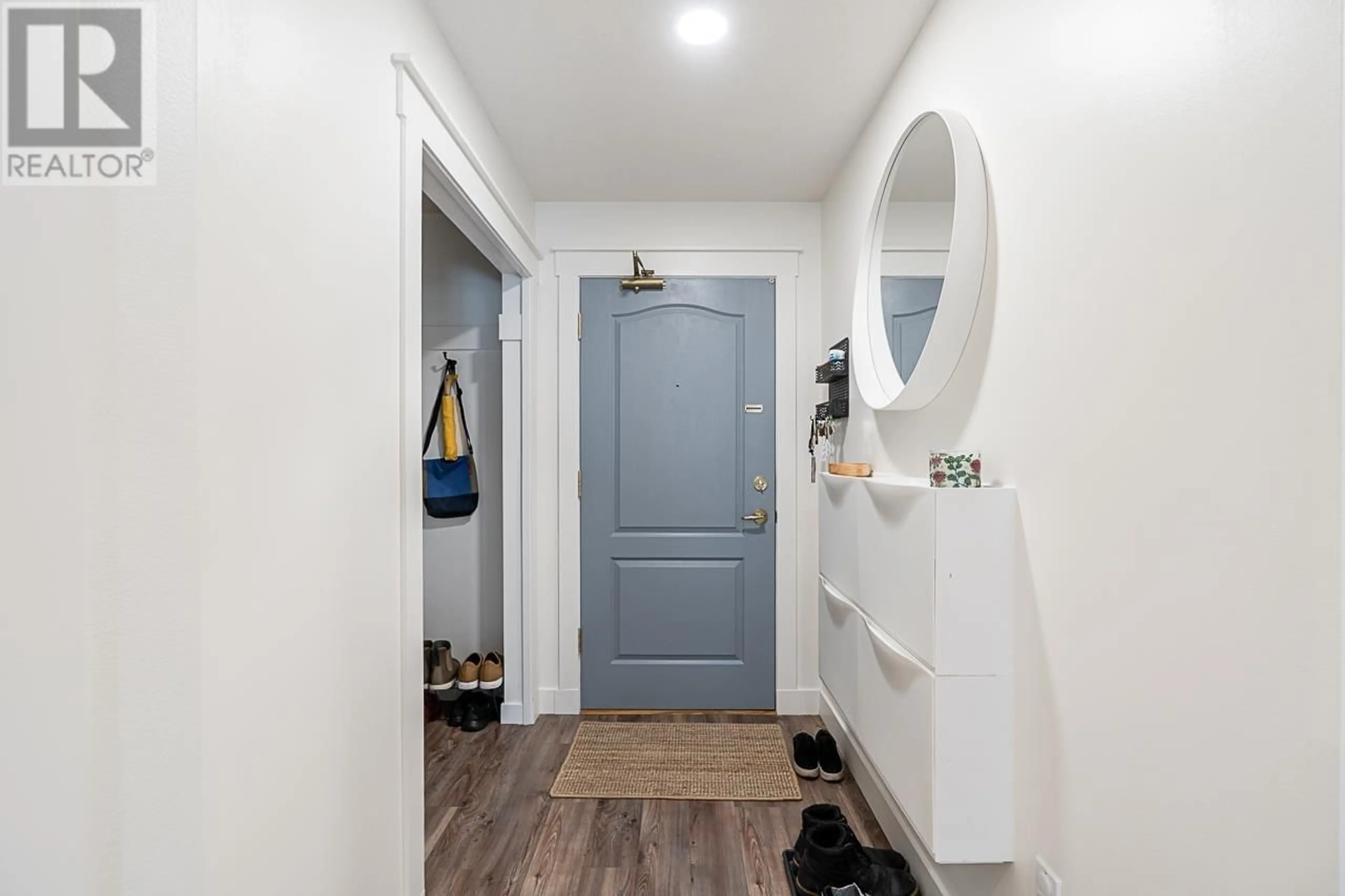Indoor entryway for 216 - 2559 PARKVIEW LANE, Port Coquitlam British Columbia V3C6M1