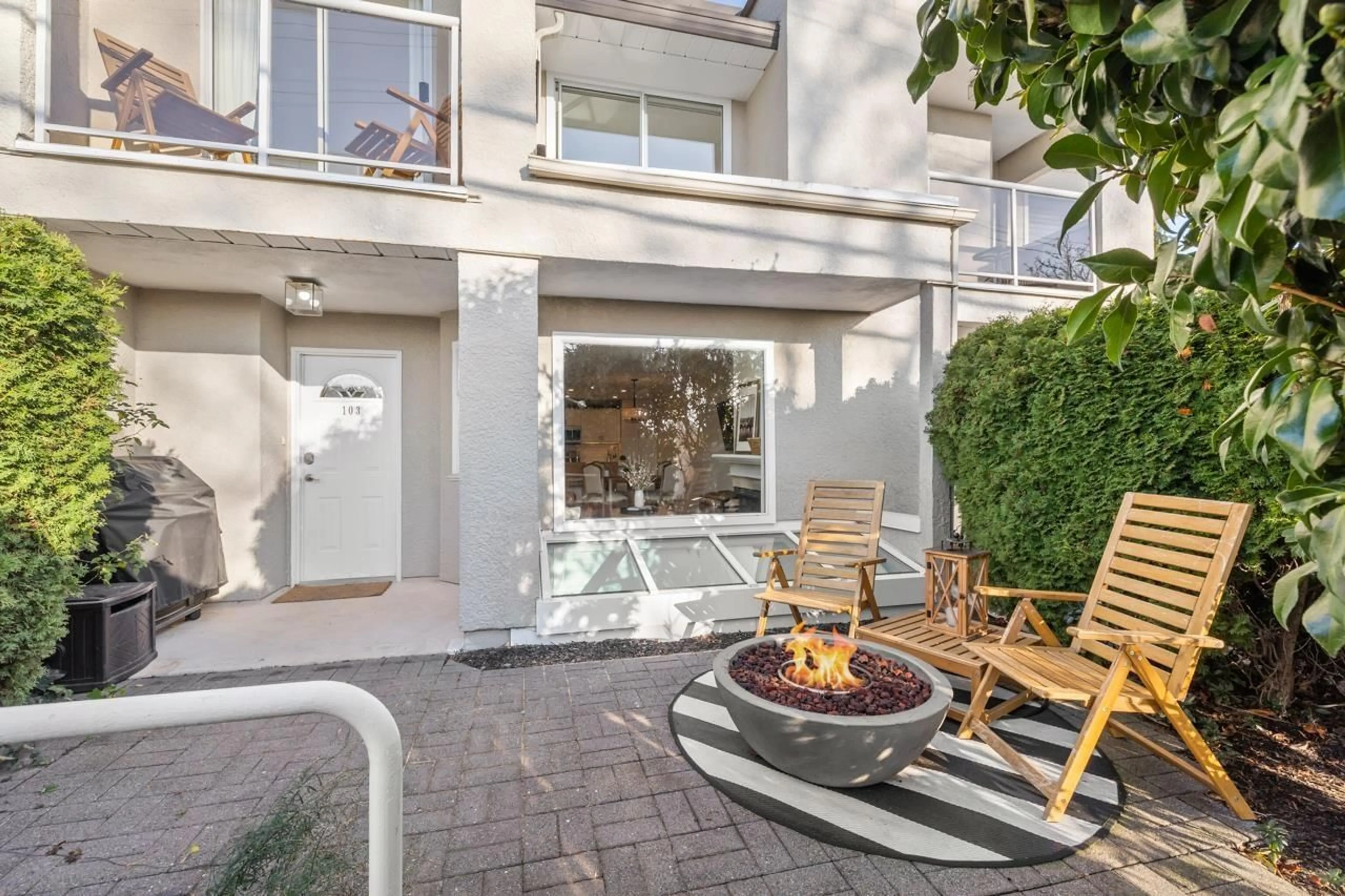 Patio, street for 103 - 1225 MERKLIN, White Rock British Columbia V4B4B8