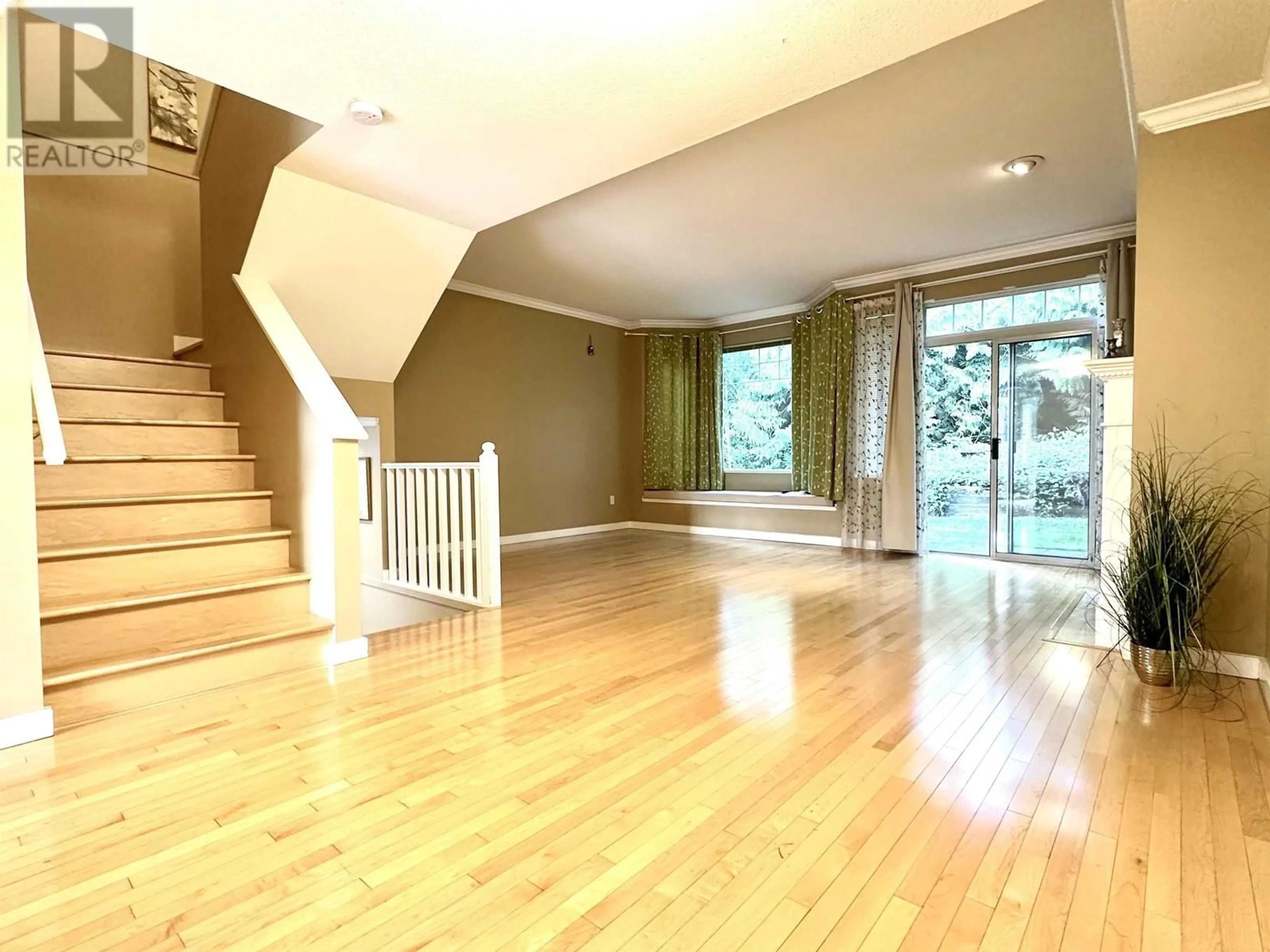 Indoor foyer for 26 - 7500 CUMBERLAND STREET, Burnaby British Columbia V3N4Z9