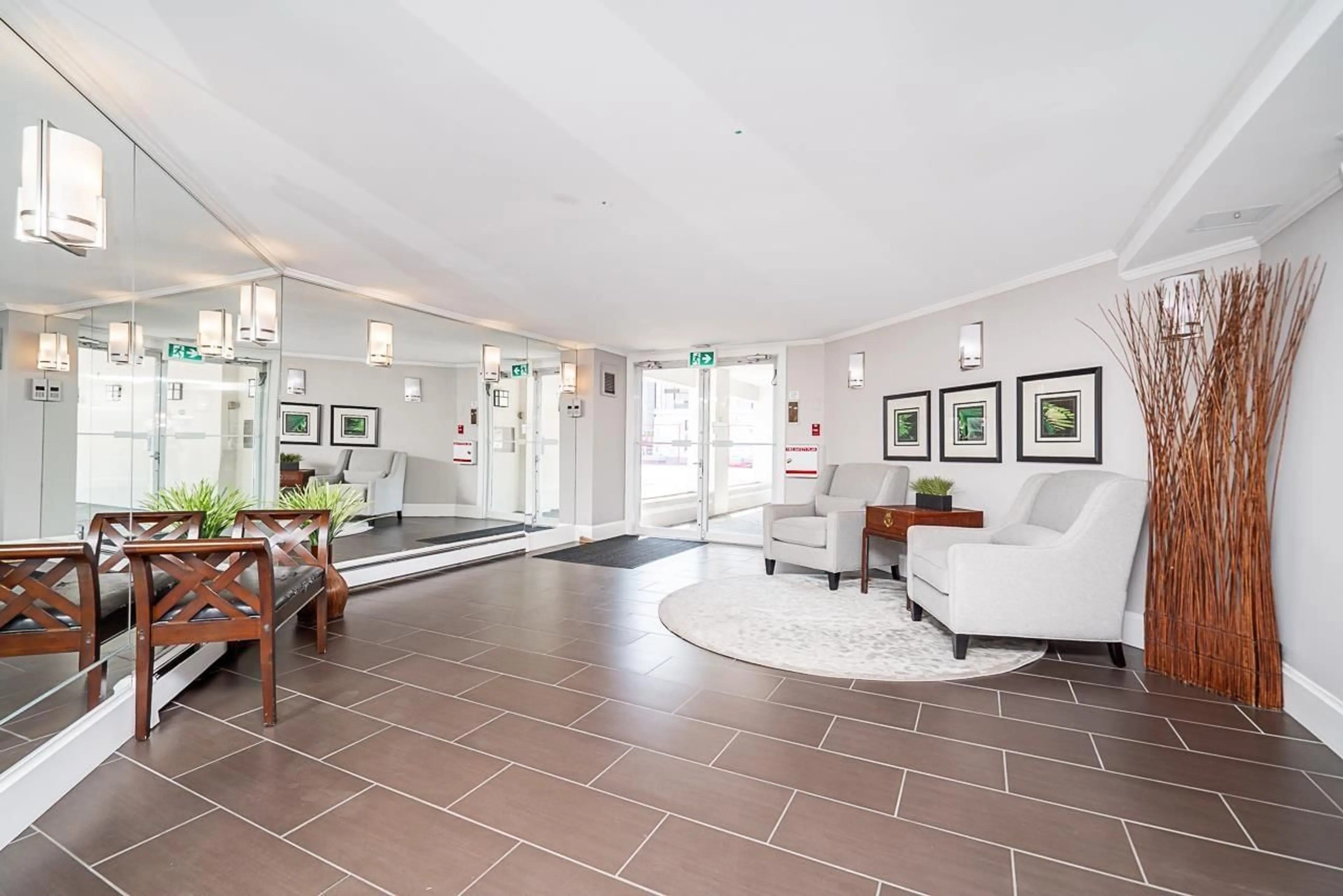 Lobby for 203 - 15367 BUENA VISTA, White Rock British Columbia V4B1Y7