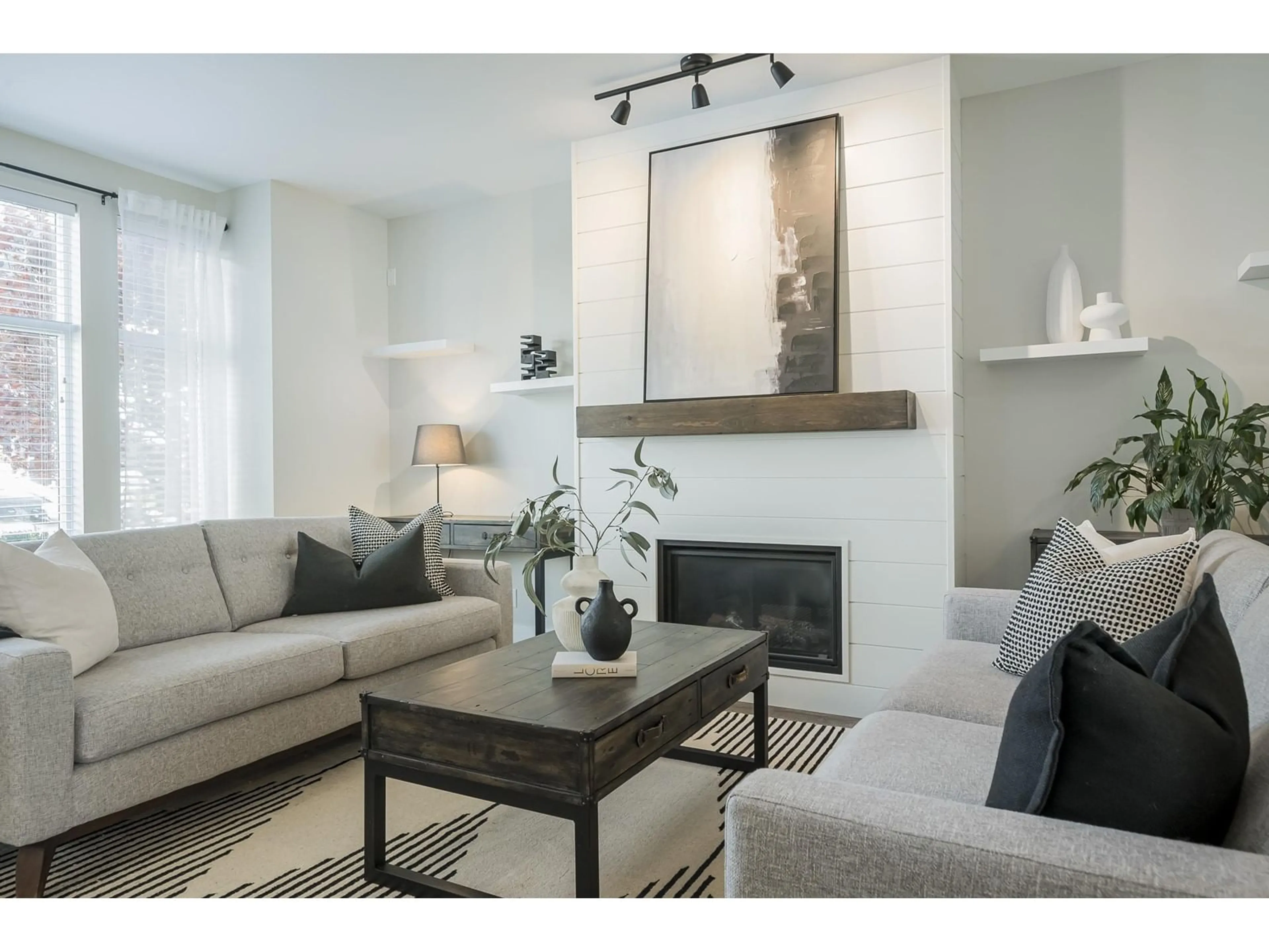 Living room with furniture, unknown for 8433 207A, Langley British Columbia V2Y0S4