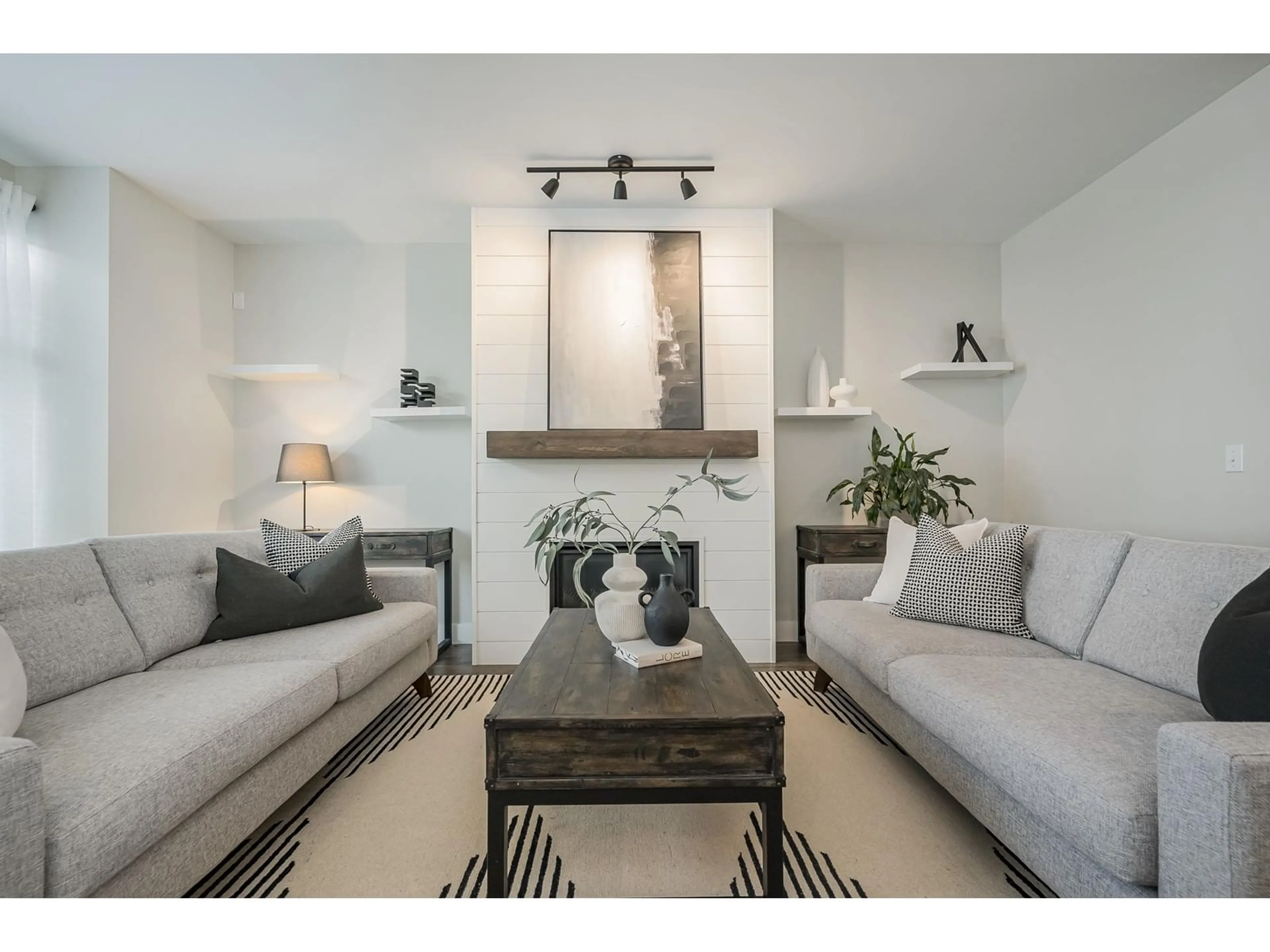 Living room with furniture, unknown for 8433 207A, Langley British Columbia V2Y0S4